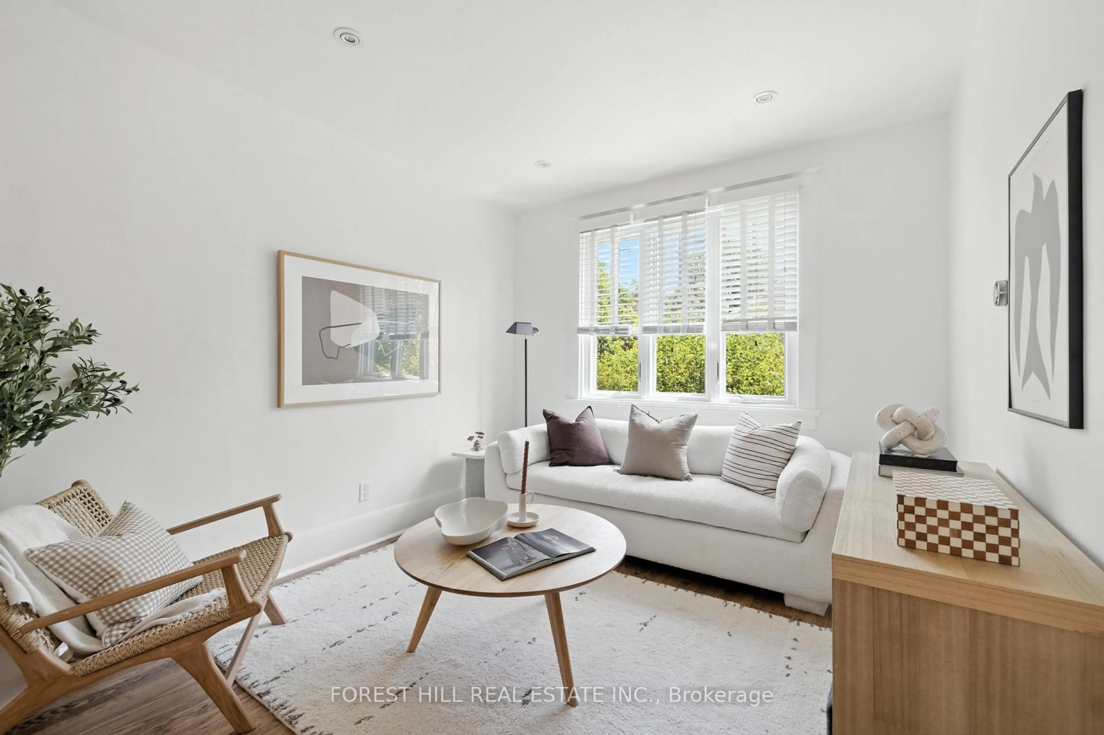 Living room with furniture, unknown for 84 Hanson St, Toronto Ontario M4C 1A1