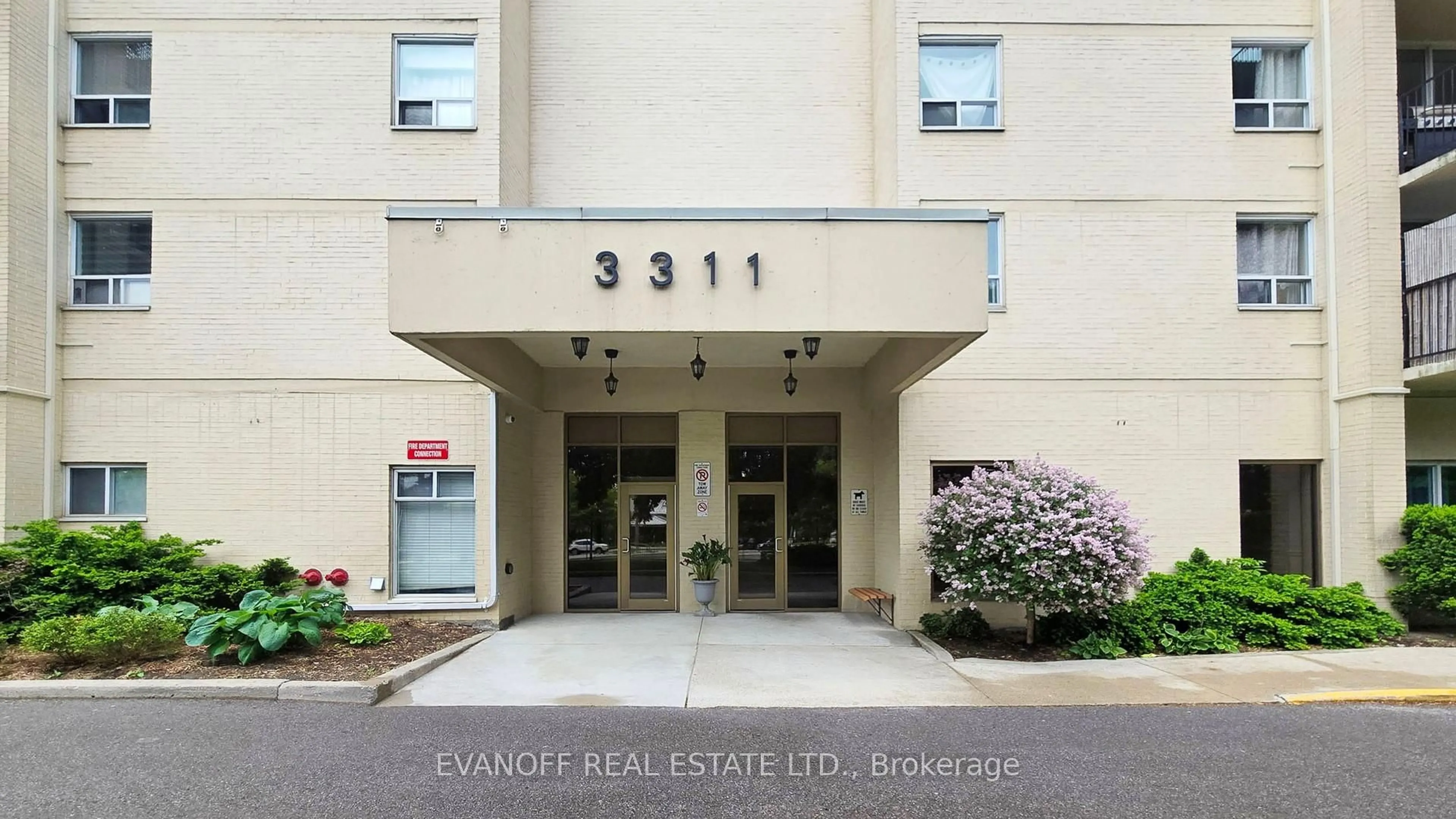 Indoor foyer for 3311 Kingston Rd #PH 4, Toronto Ontario M1M 1R1