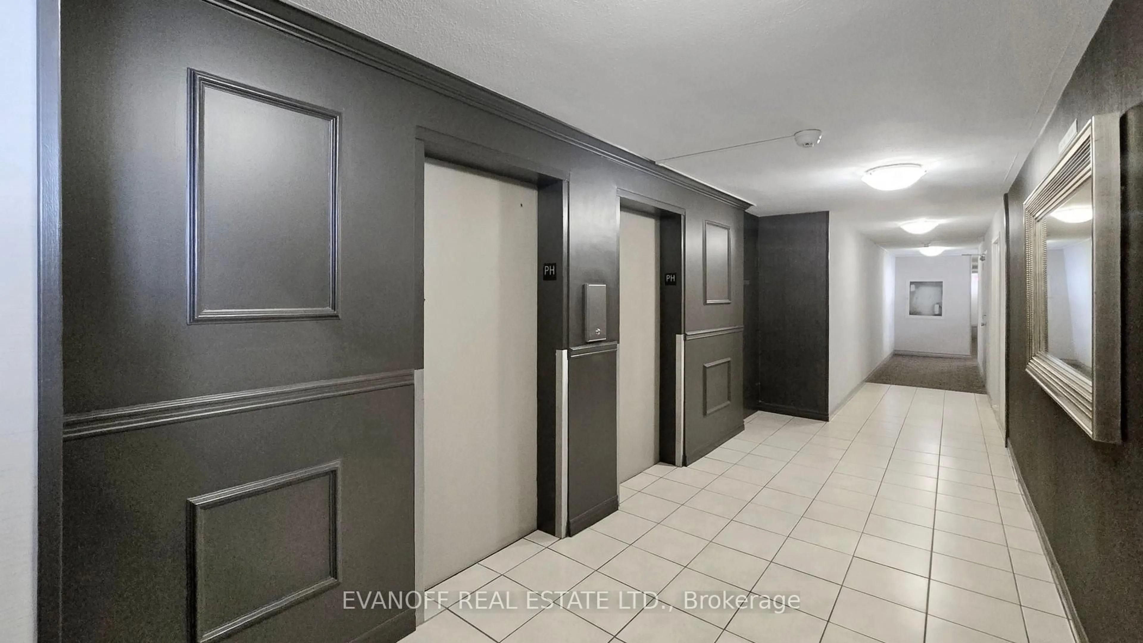 Indoor foyer for 3311 Kingston Rd #PH 4, Toronto Ontario M1M 1R1