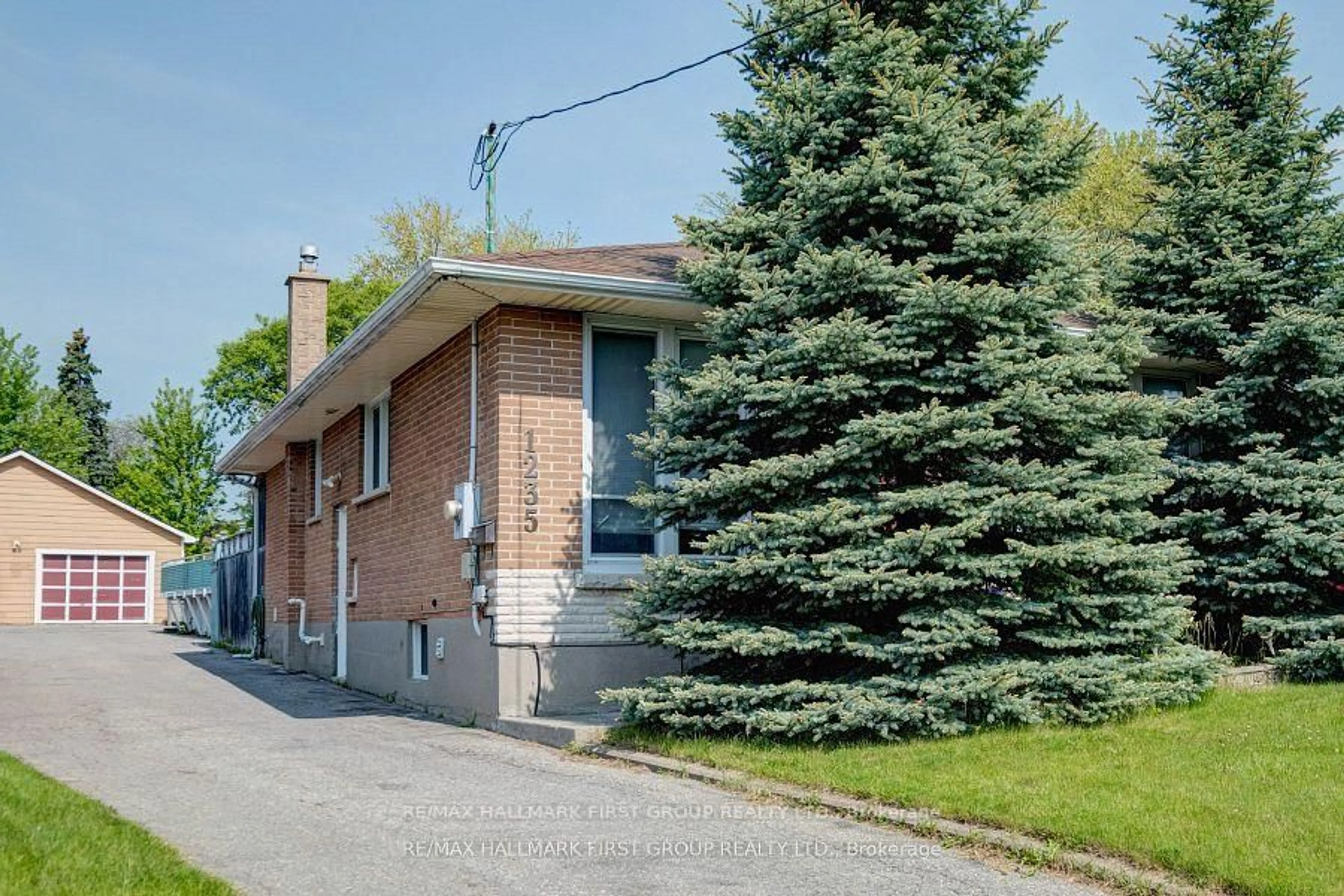 Home with brick exterior material, street for 1235 Meadowvale St, Oshawa Ontario L1H 4E8