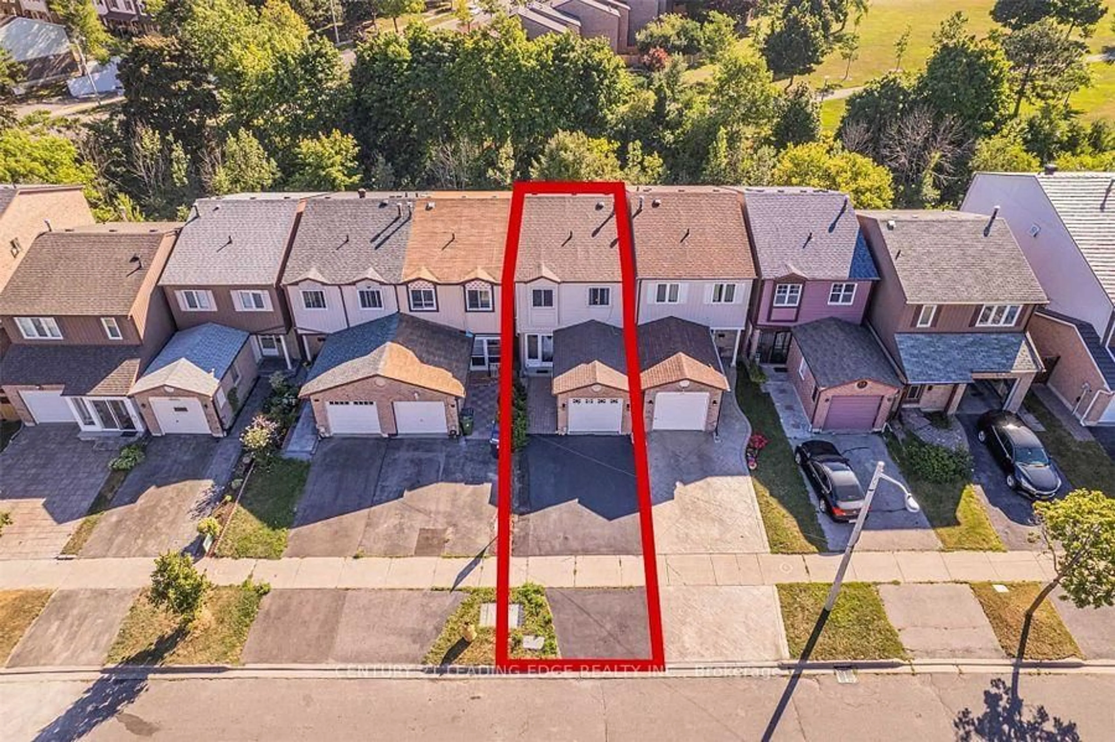 A pic from outside/outdoor area/front of a property/back of a property/a pic from drone, street for 18 Tambrook Dr, Toronto Ontario M1W 3L9