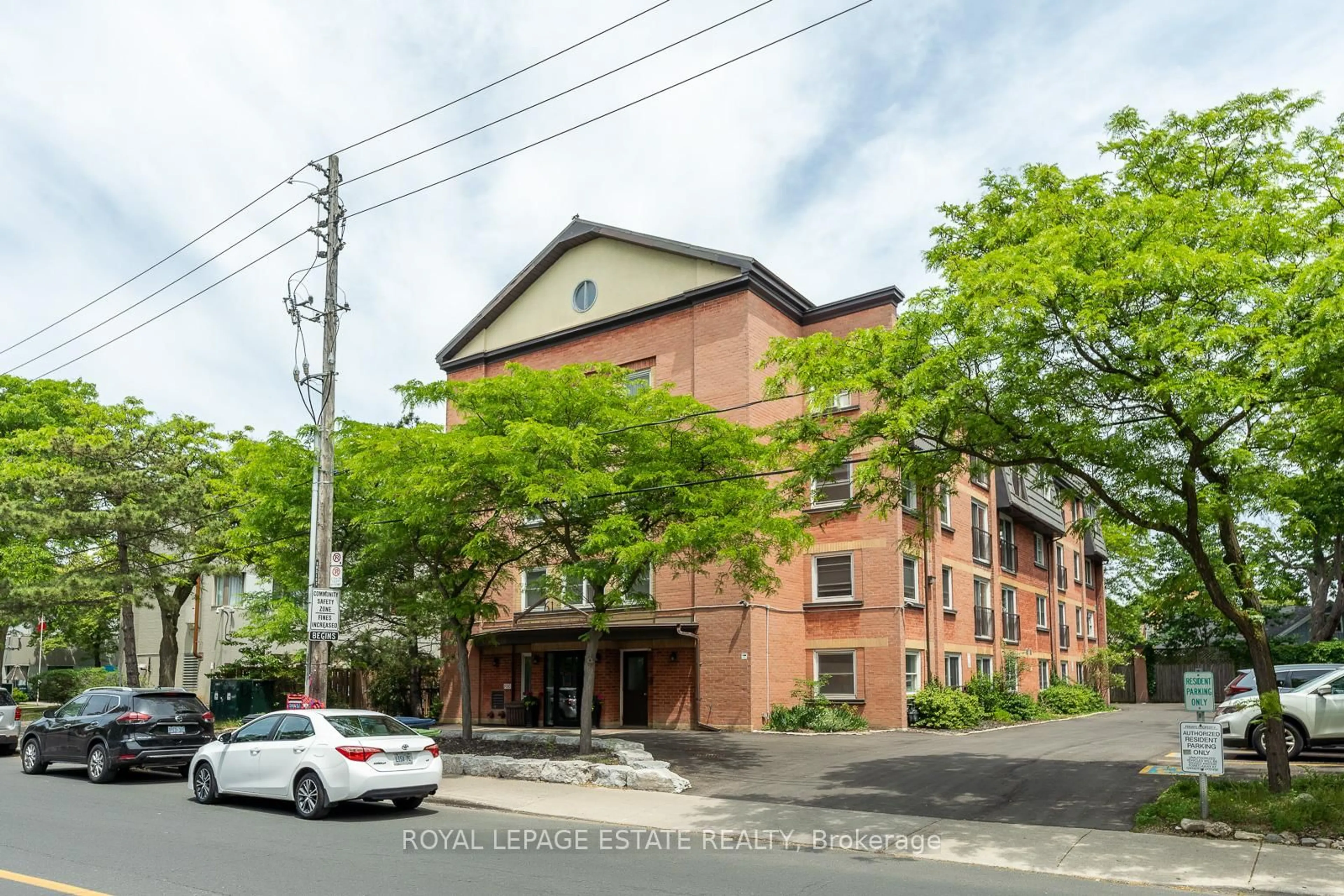 Patio, building for 61 Main St #106, Toronto Ontario M4E 2V6