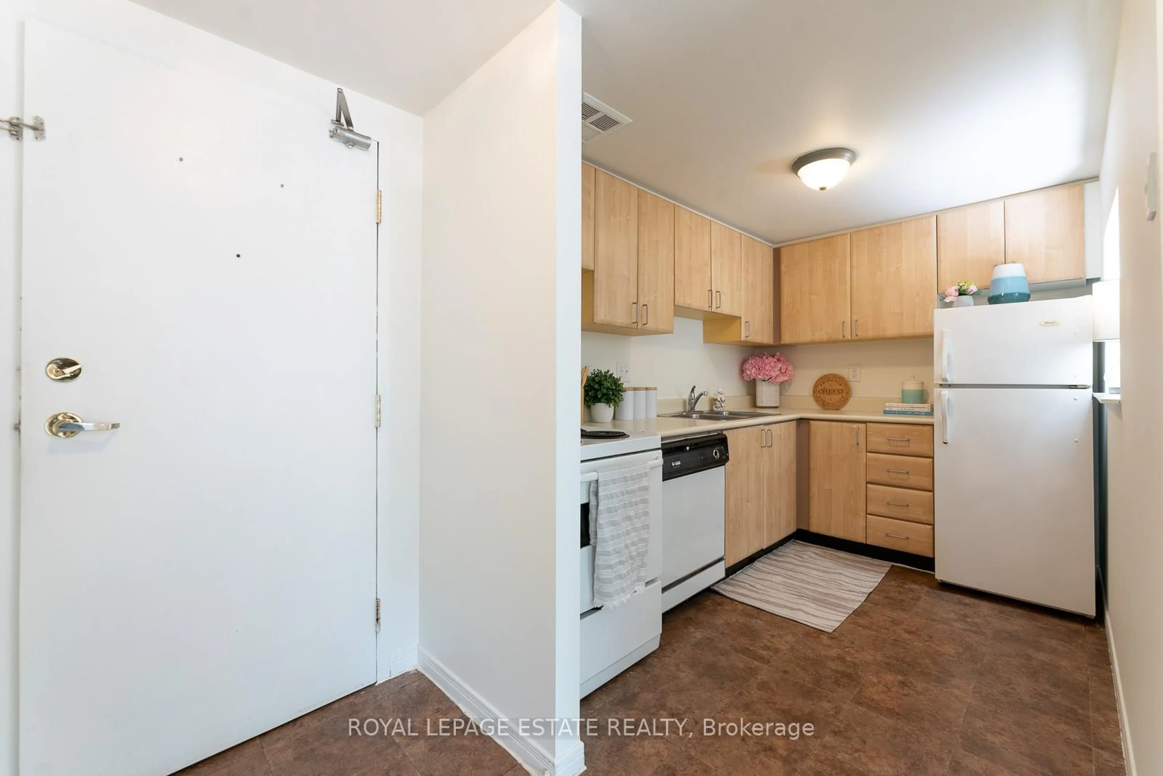 Standard kitchen, unknown for 61 Main St #106, Toronto Ontario M4E 2V6