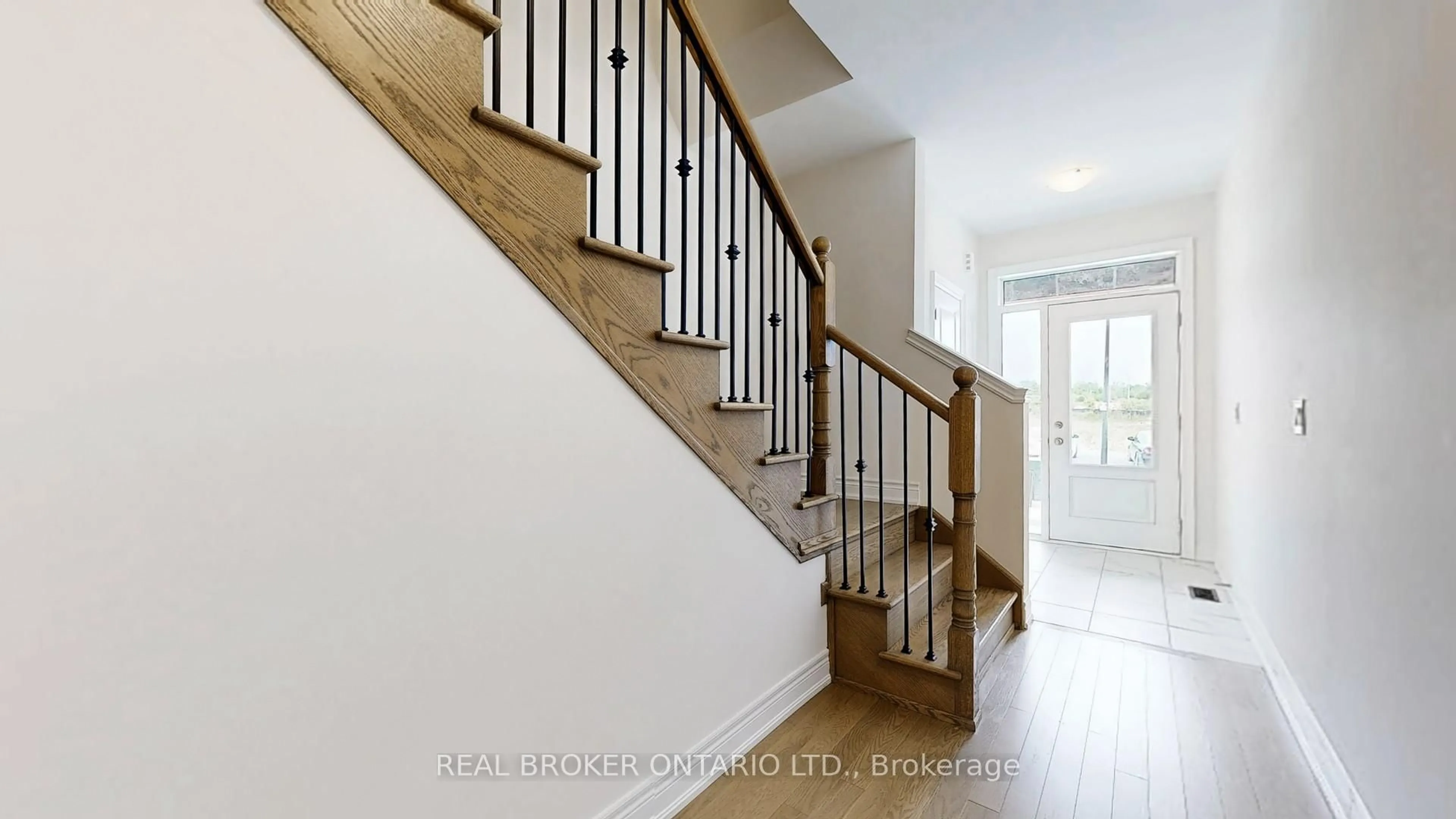 Stairs for 2904 Grindstone Cres, Pickering Ontario L1X 2R5