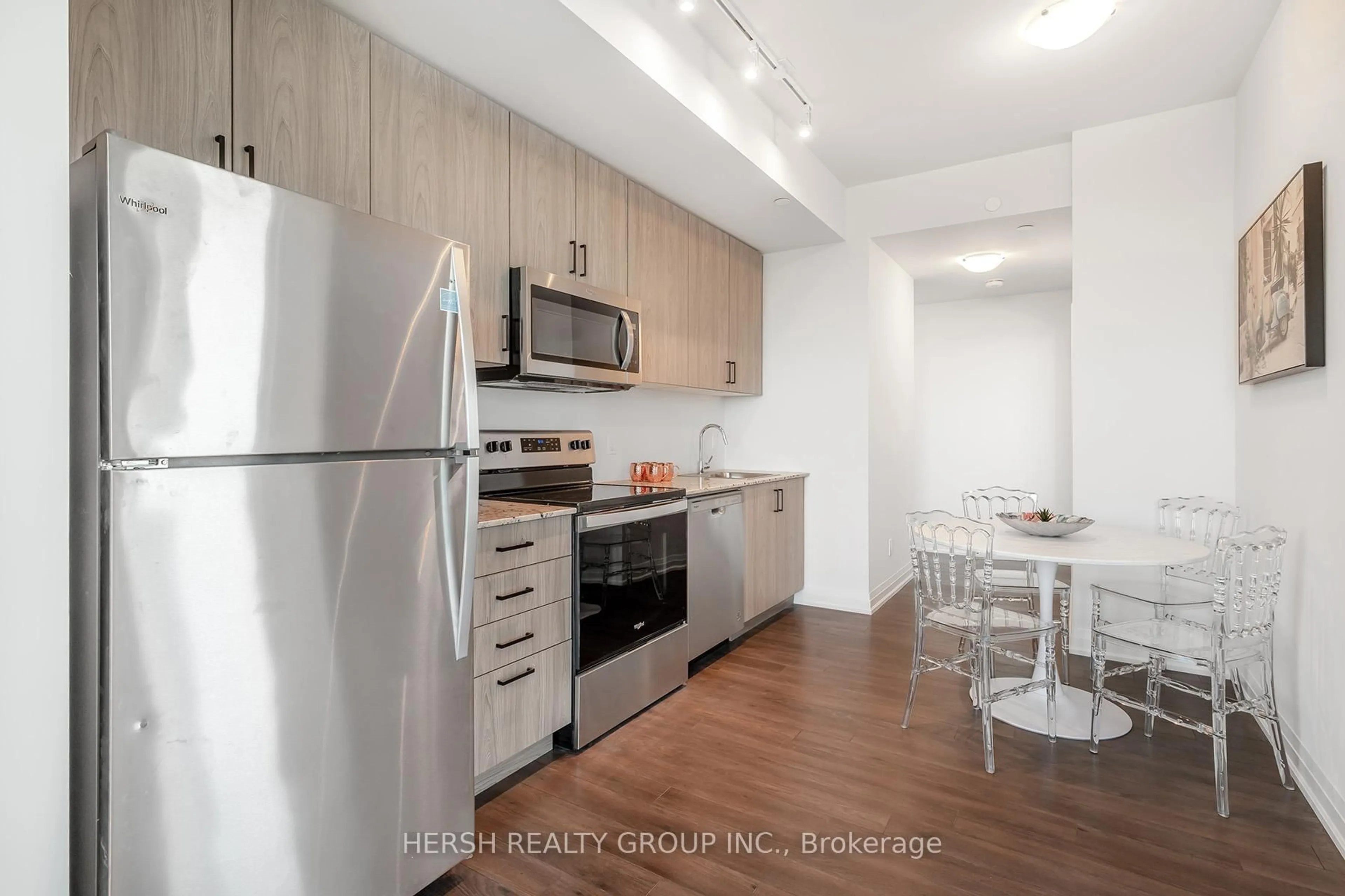 Standard kitchen, wood/laminate floor for 10 Meadowglen Pl #206, Toronto Ontario M1G 0A8