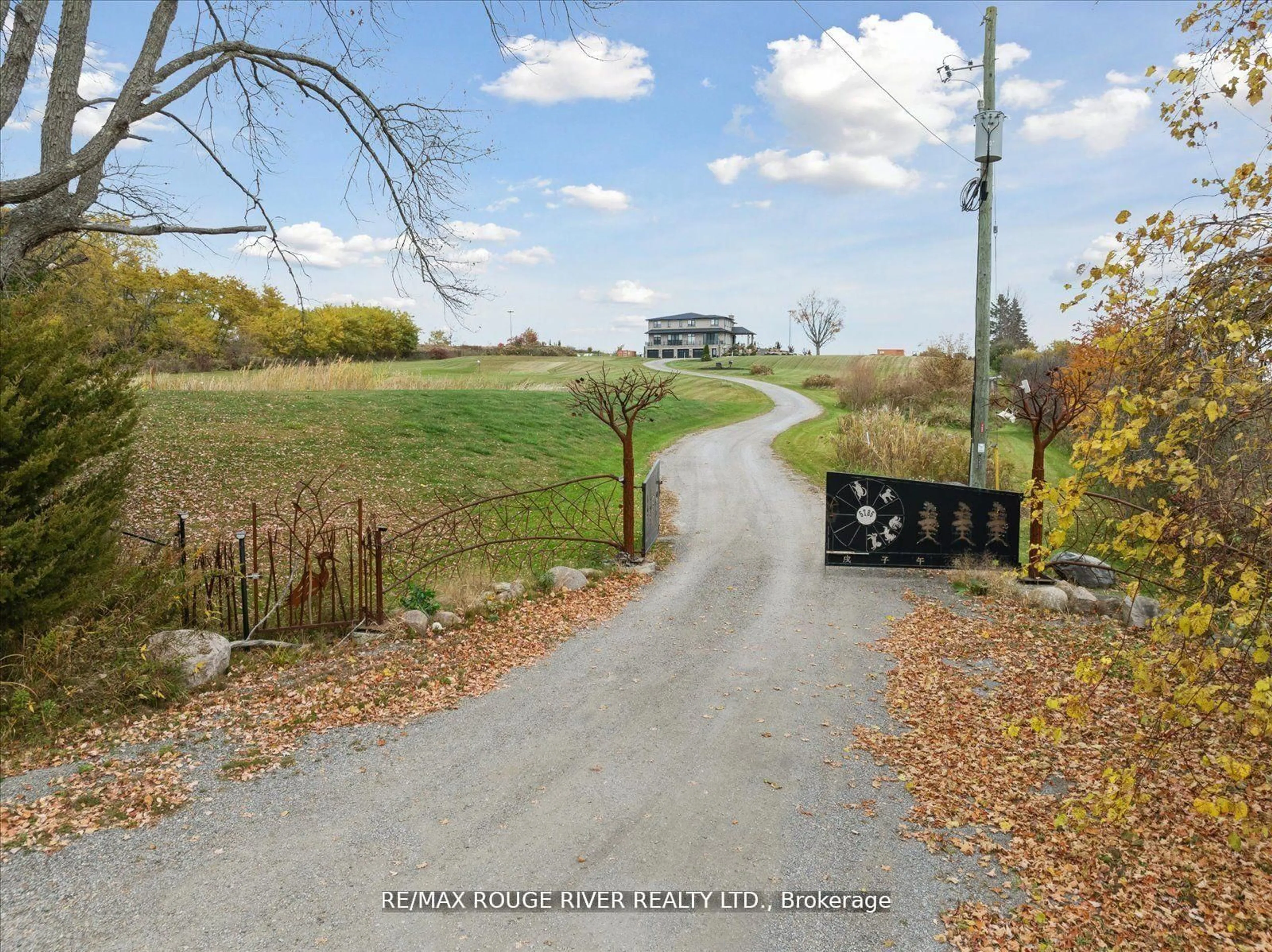 A pic from outside/outdoor area/front of a property/back of a property/a pic from drone, street for 5785 Halls Rd, Whitby Ontario L1M 1S5