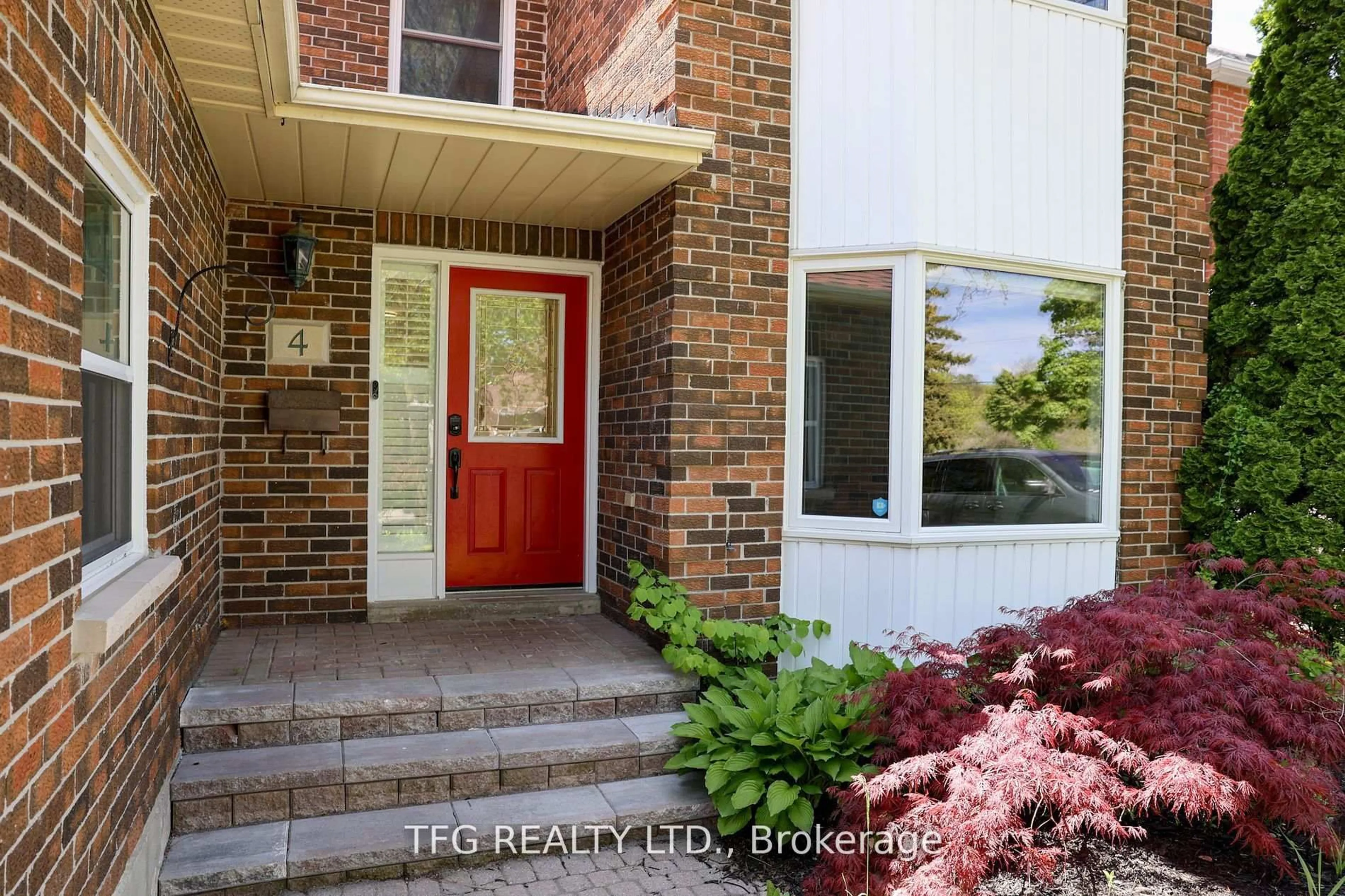 Indoor entryway for 4 Carriage Lane, Clarington Ontario L1E 1J9