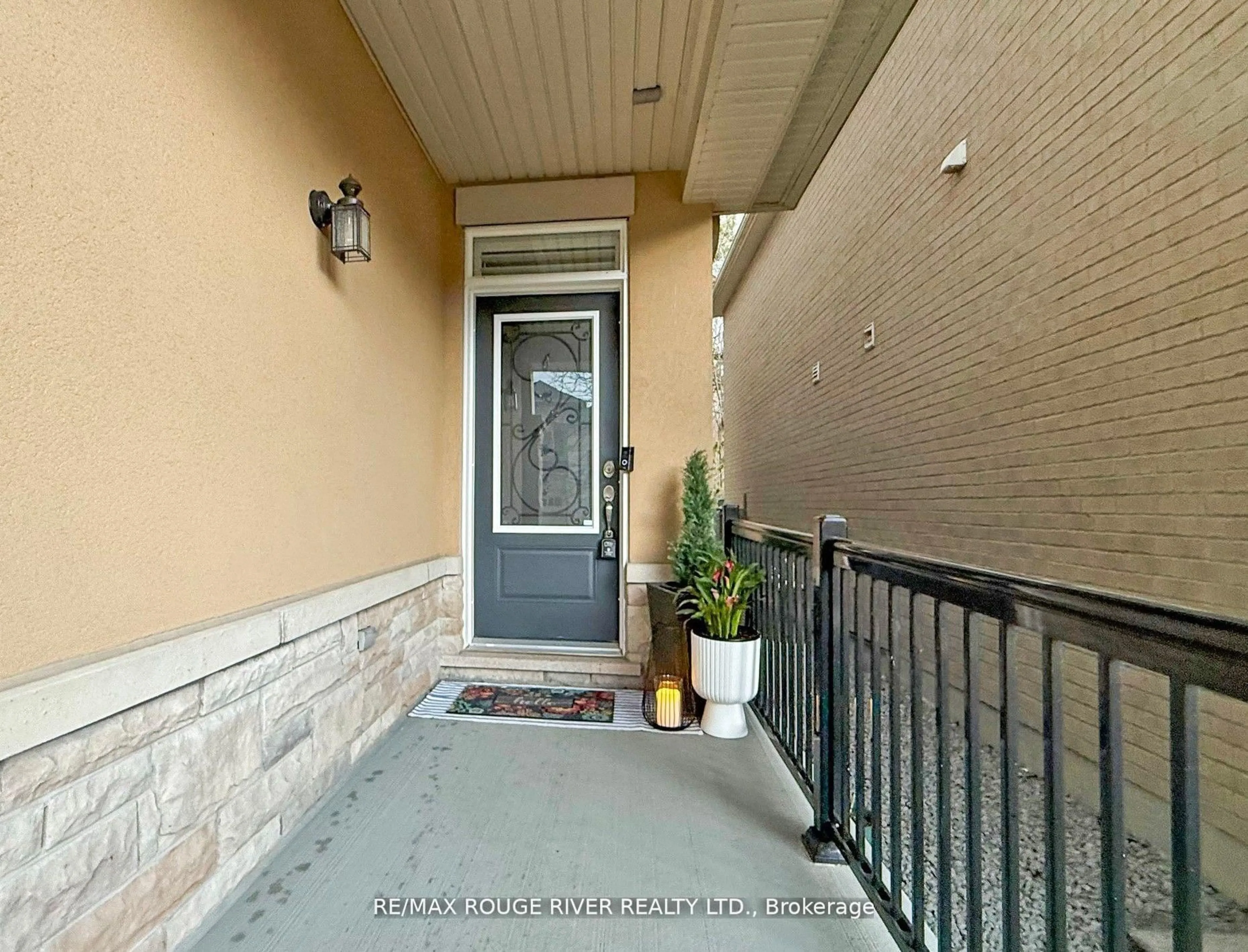 Indoor entryway for 94A Portwine Dr, Toronto Ontario M1C 0C9