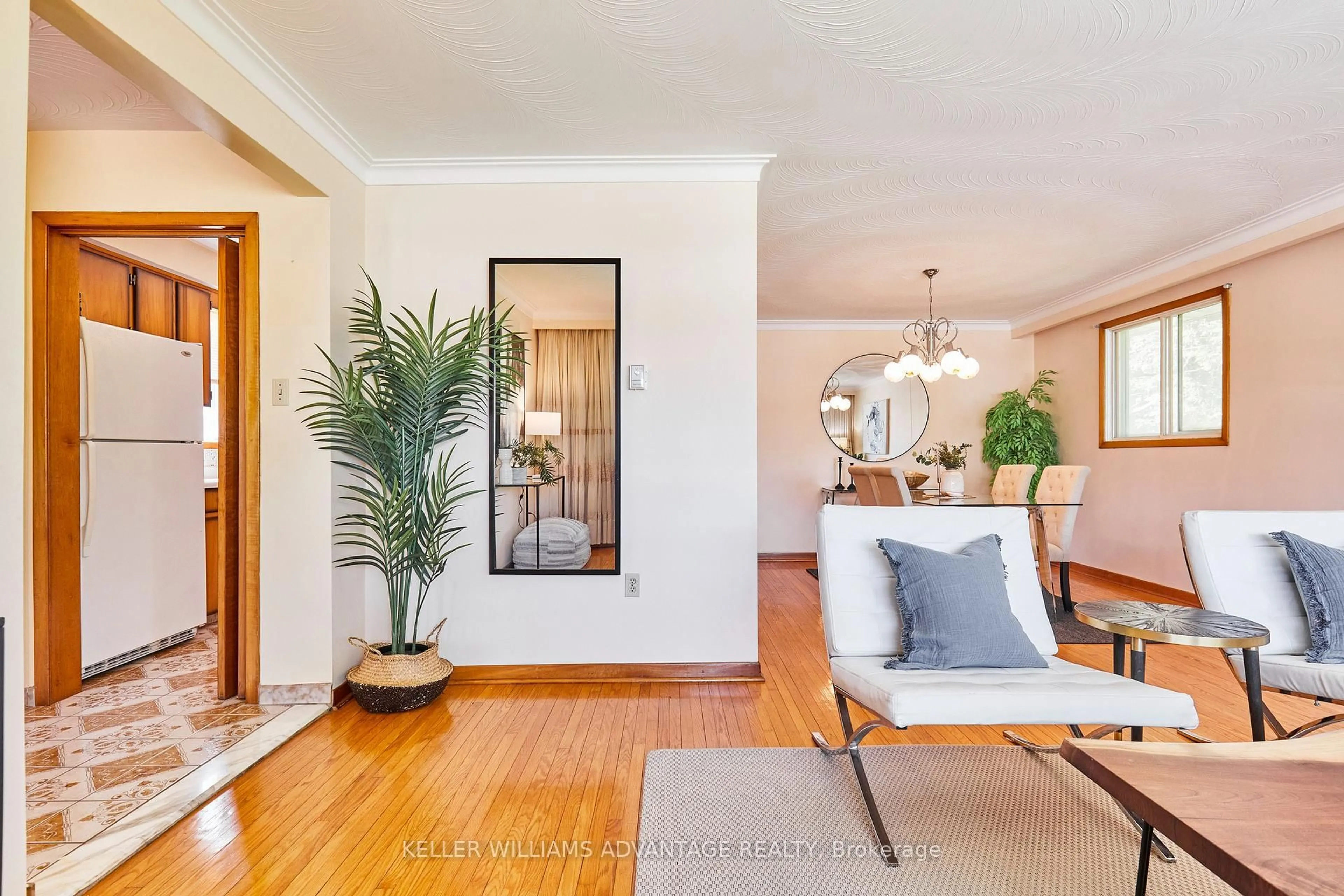 Indoor entryway for 33 French Ave, Toronto Ontario M1E 2G9