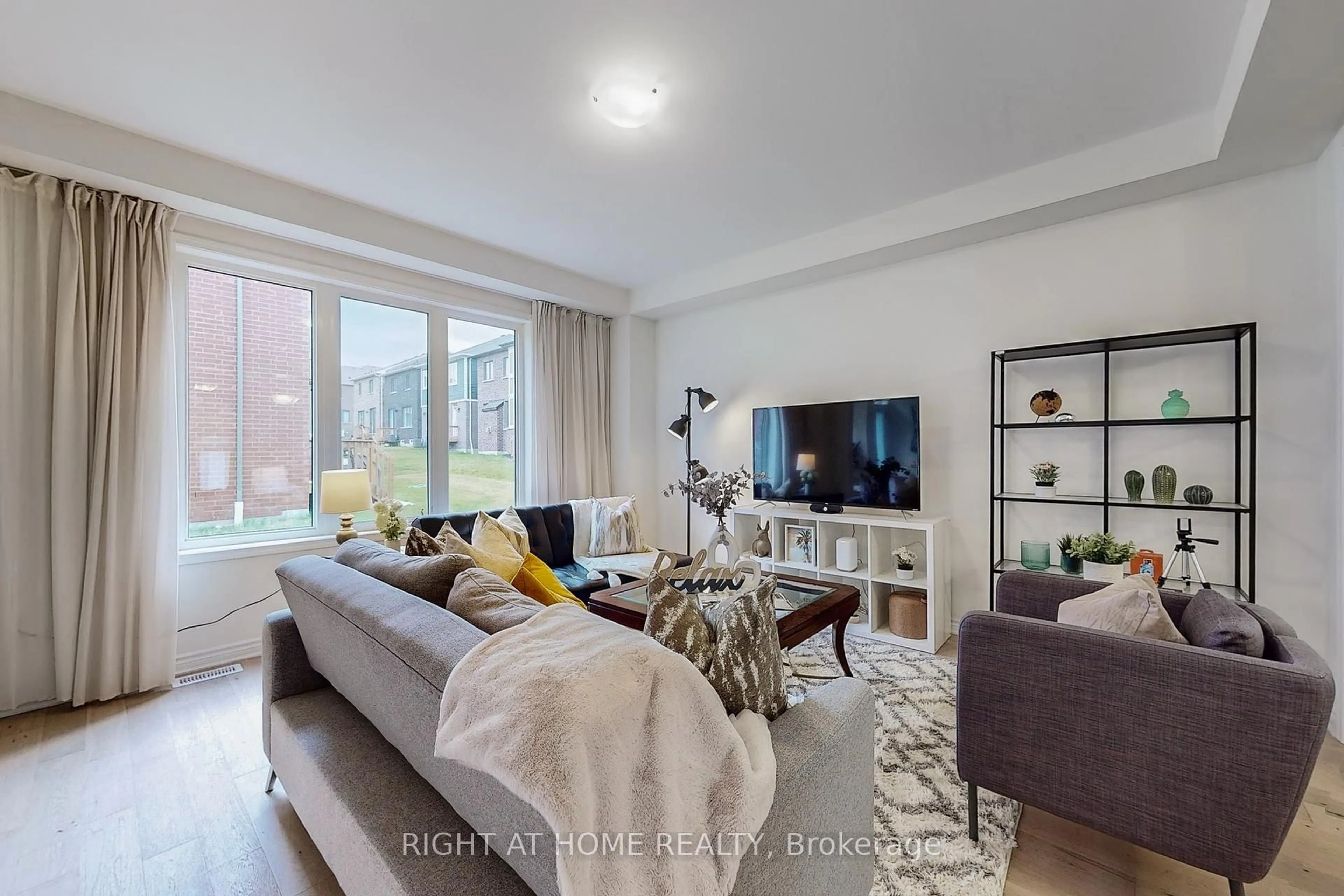 Living room with furniture, unknown for 3294 Turnstone Blvd, Pickering Ontario L1X 0M9