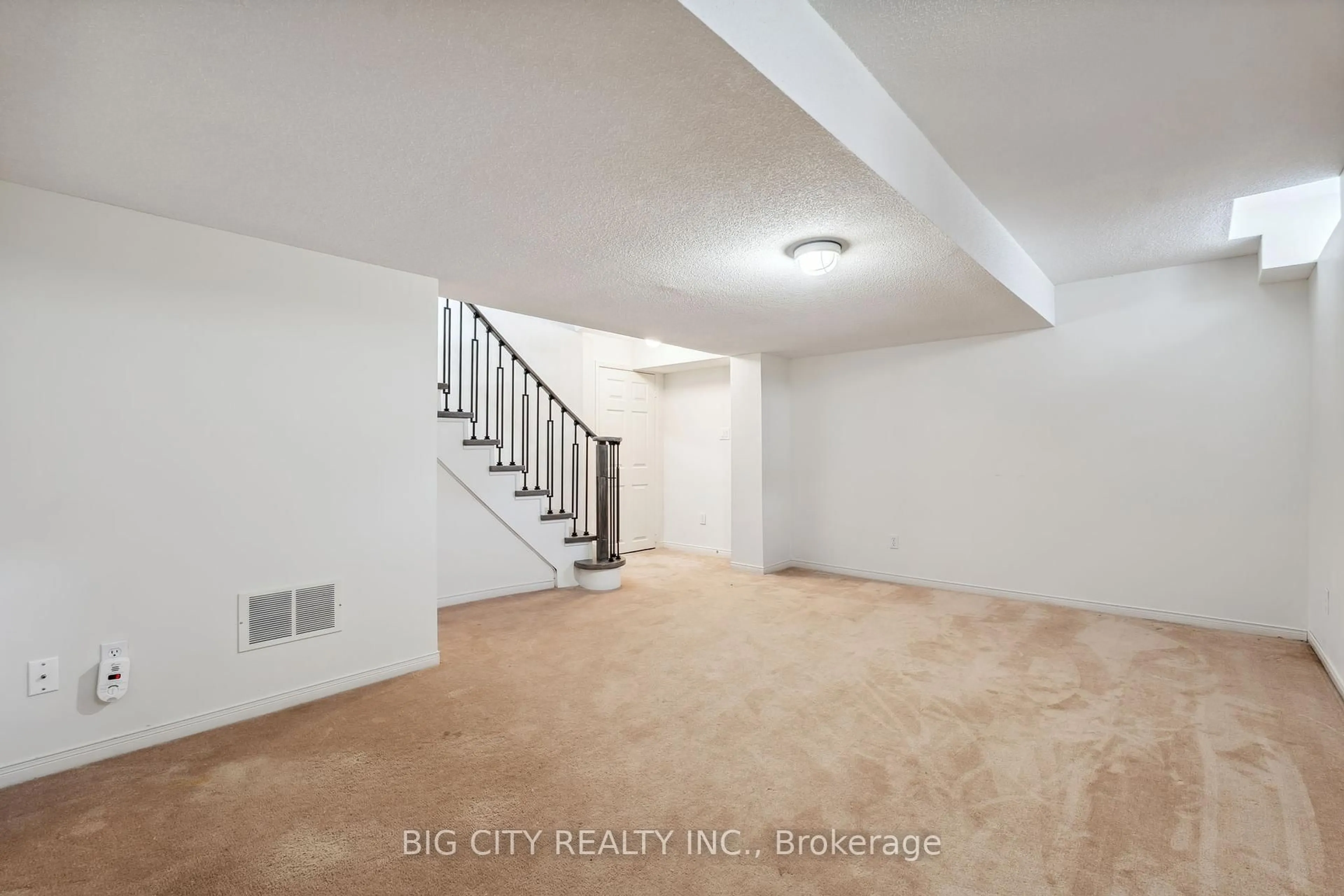 A pic of a room for 70 Greenhalf Dr, Ajax Ontario L1S 7N9