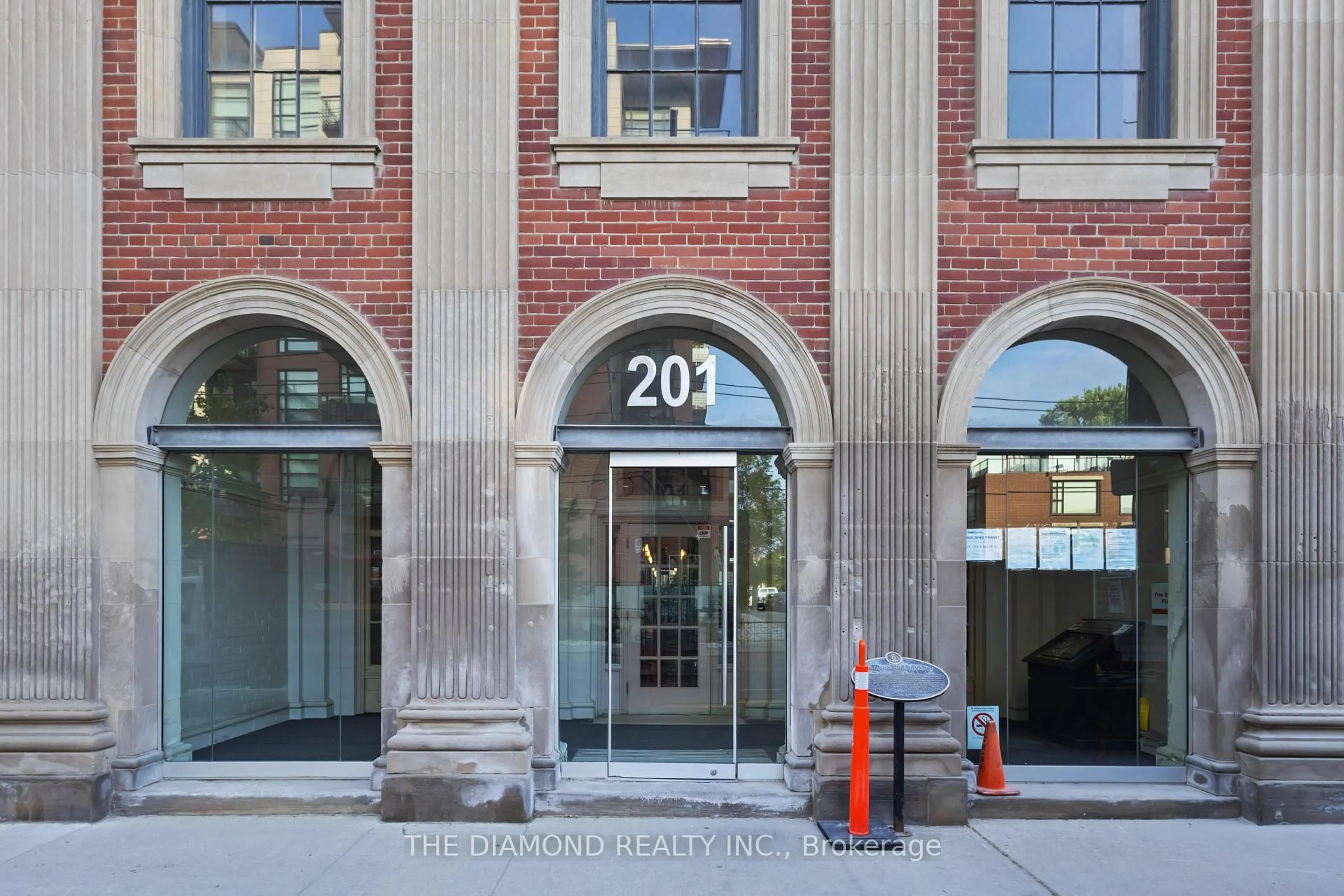 Indoor foyer for 201 Carlaw Ave #255, Toronto Ontario M4M 2S3