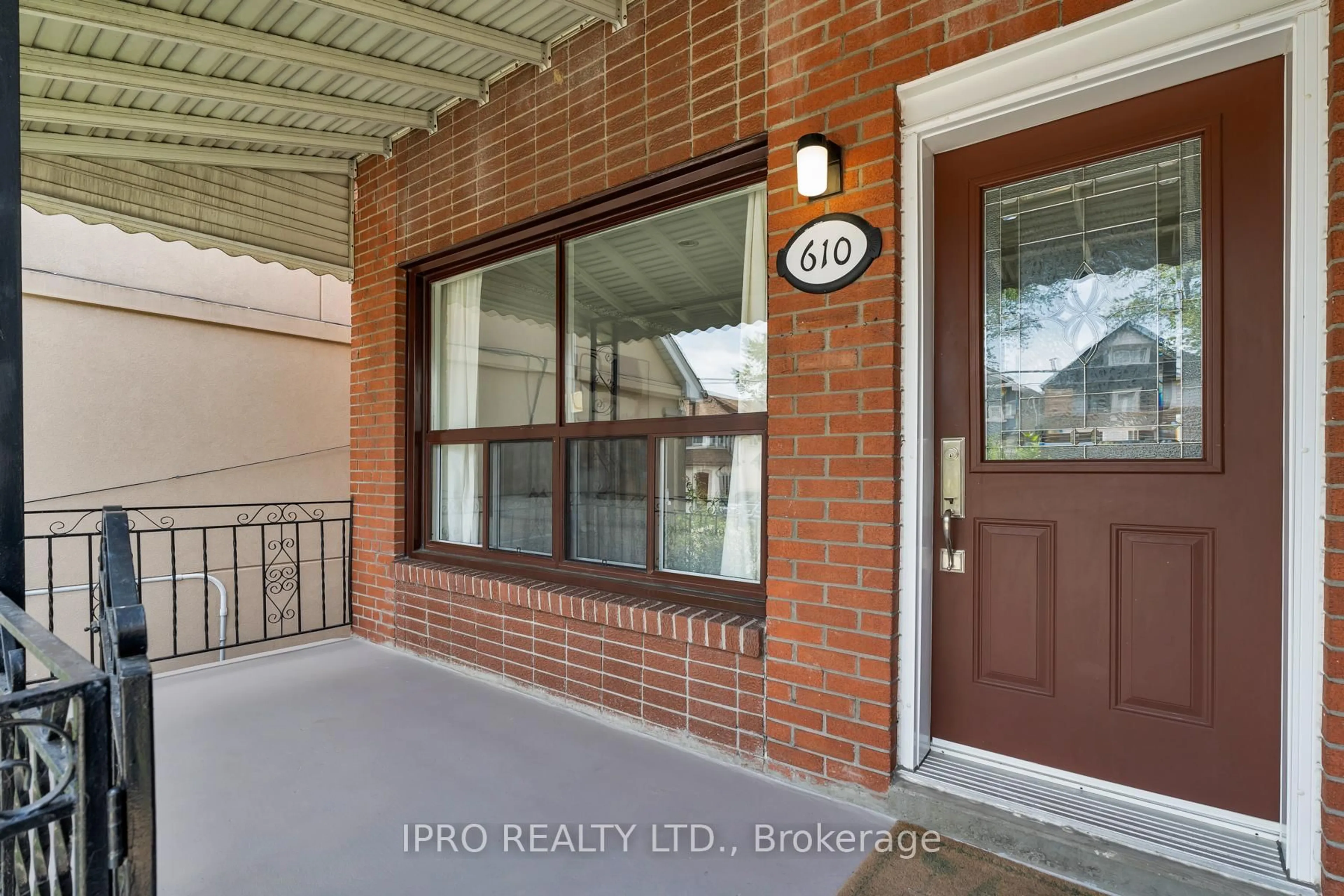 Indoor entryway for 610 Greenwood Ave, Toronto Ontario M4J 4B2