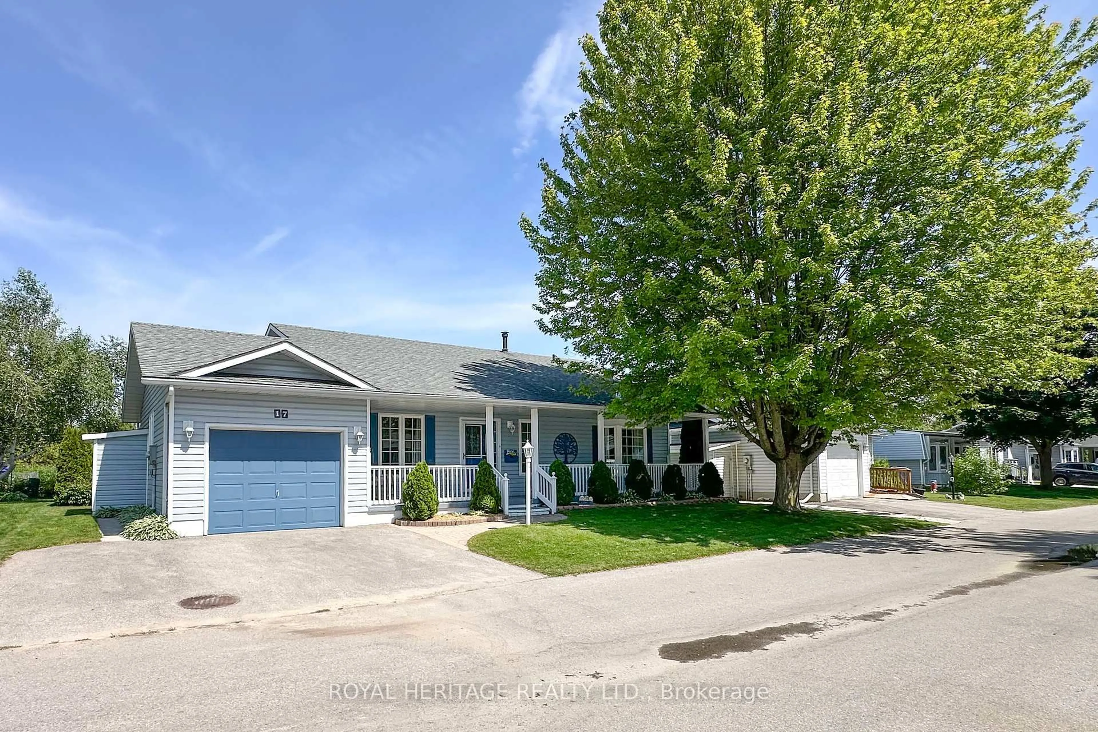 Home with vinyl exterior material, street for 17 Fairway Dr, Clarington Ontario L1B 1B3