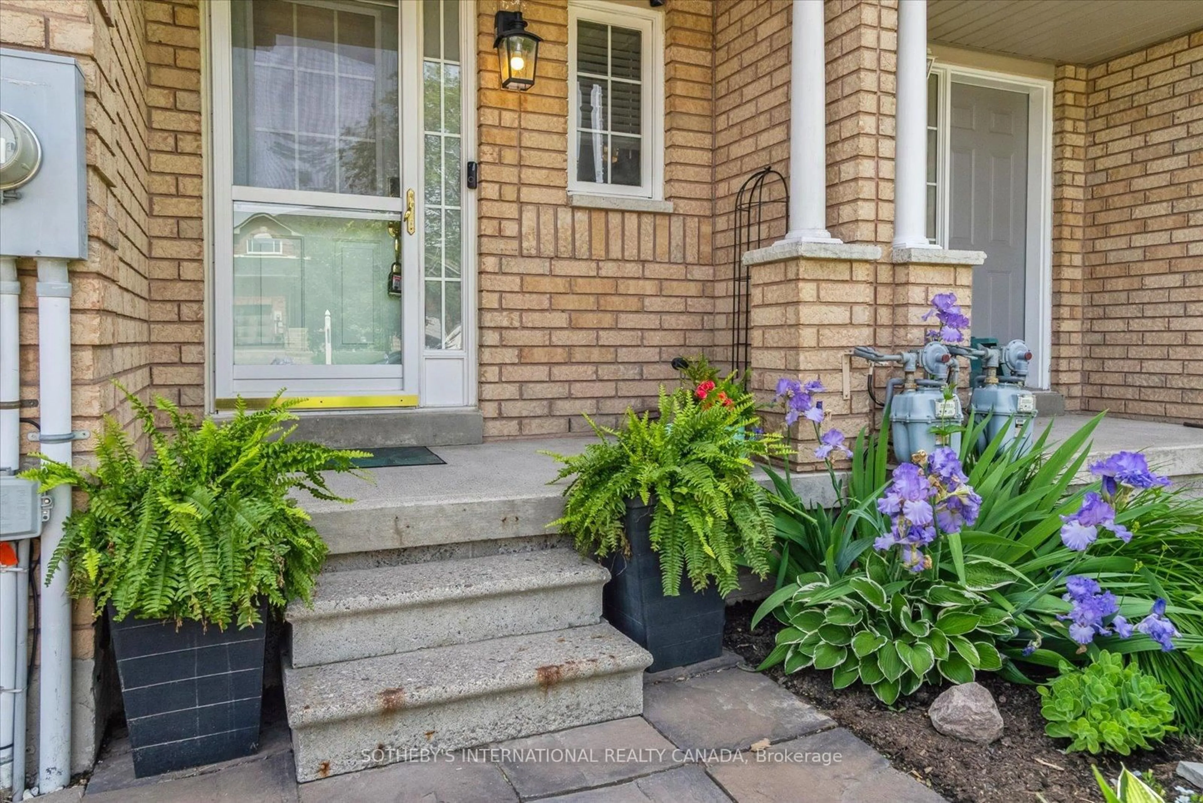 Unknown for 8 Somerscales Dr, Clarington Ontario L1C 5B6