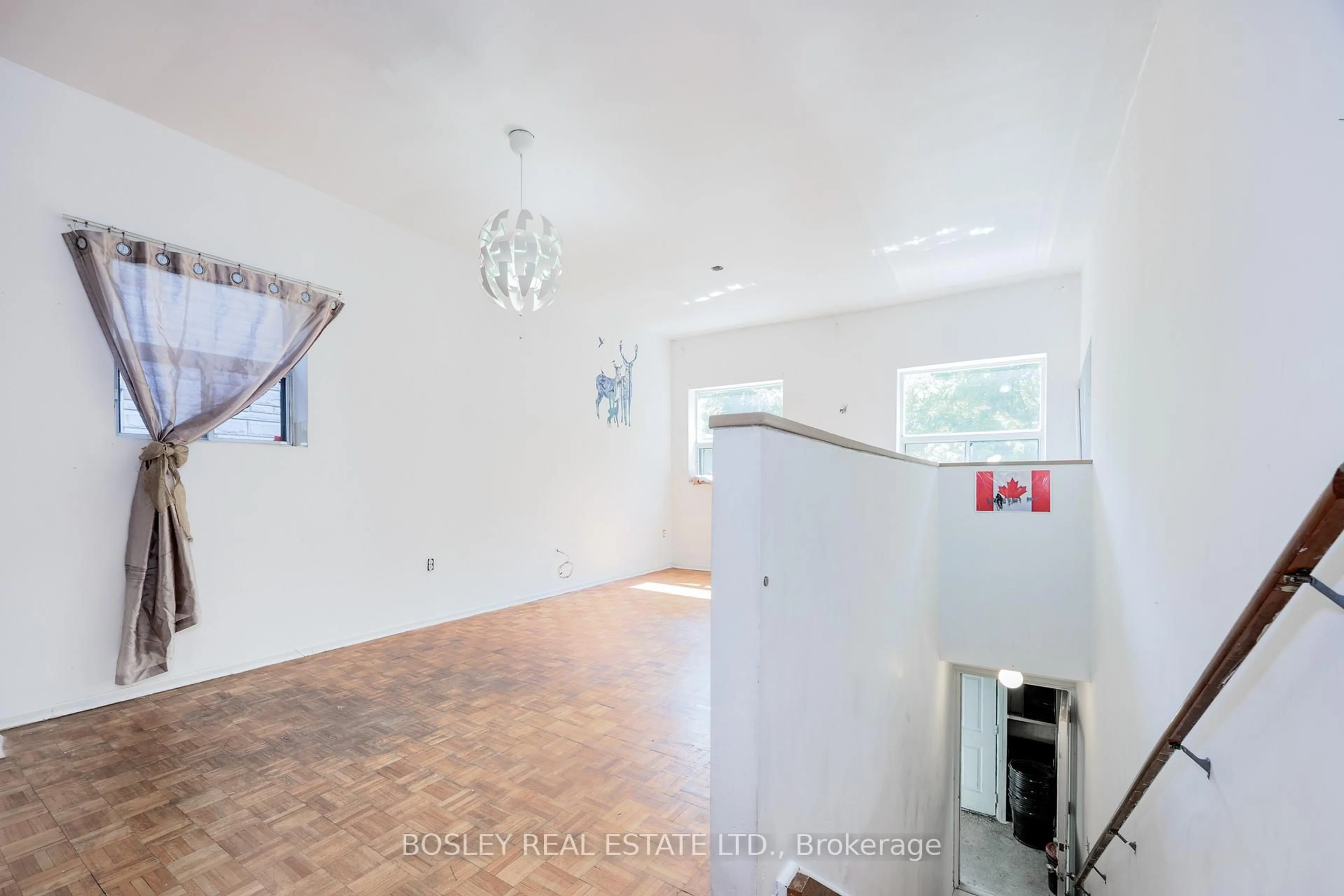 Unknown for 263 Leslie St, Toronto Ontario M4M 3C8