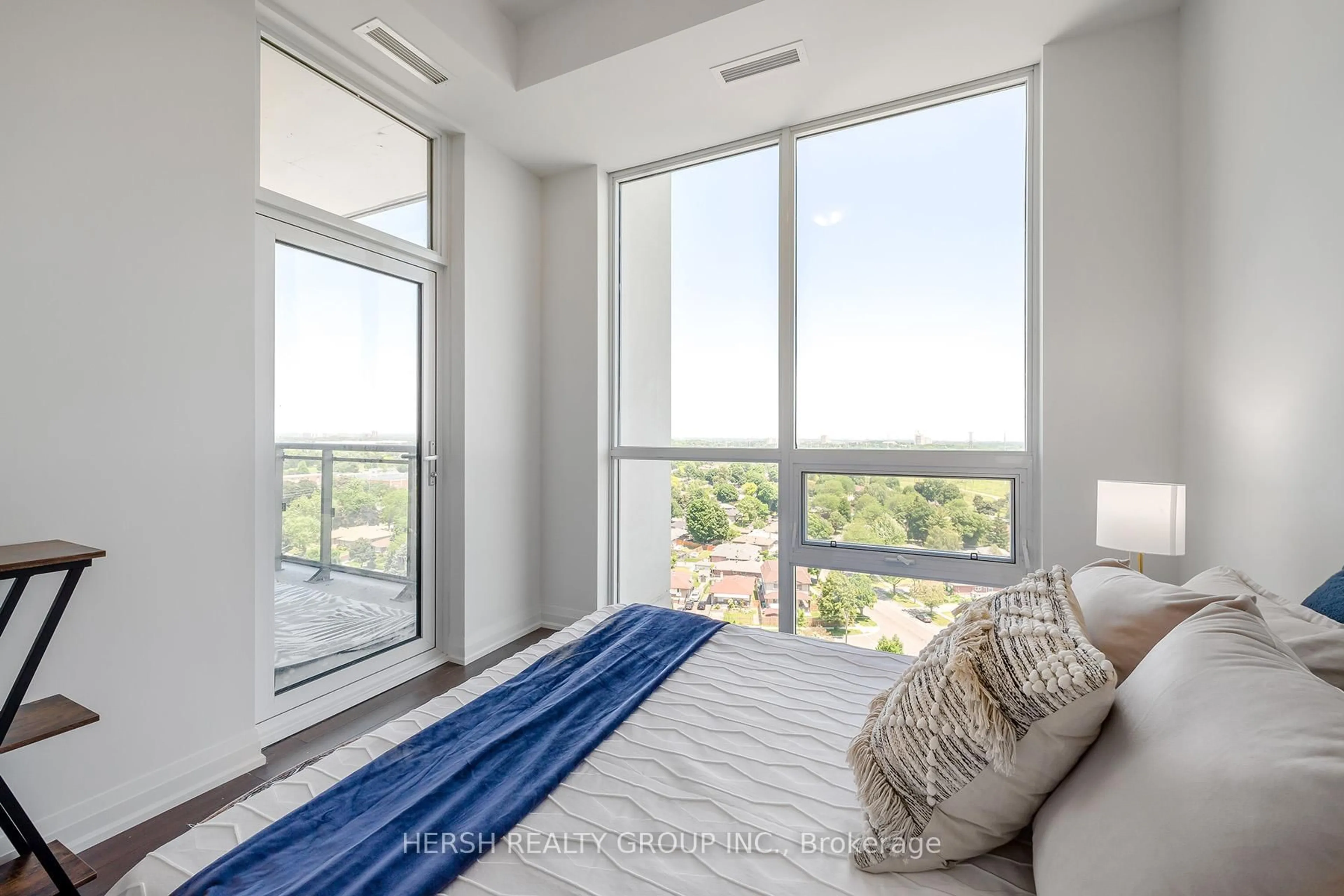 Unknown for 10 Meadowglen Pl #LPH5, Toronto Ontario M1G 0A8