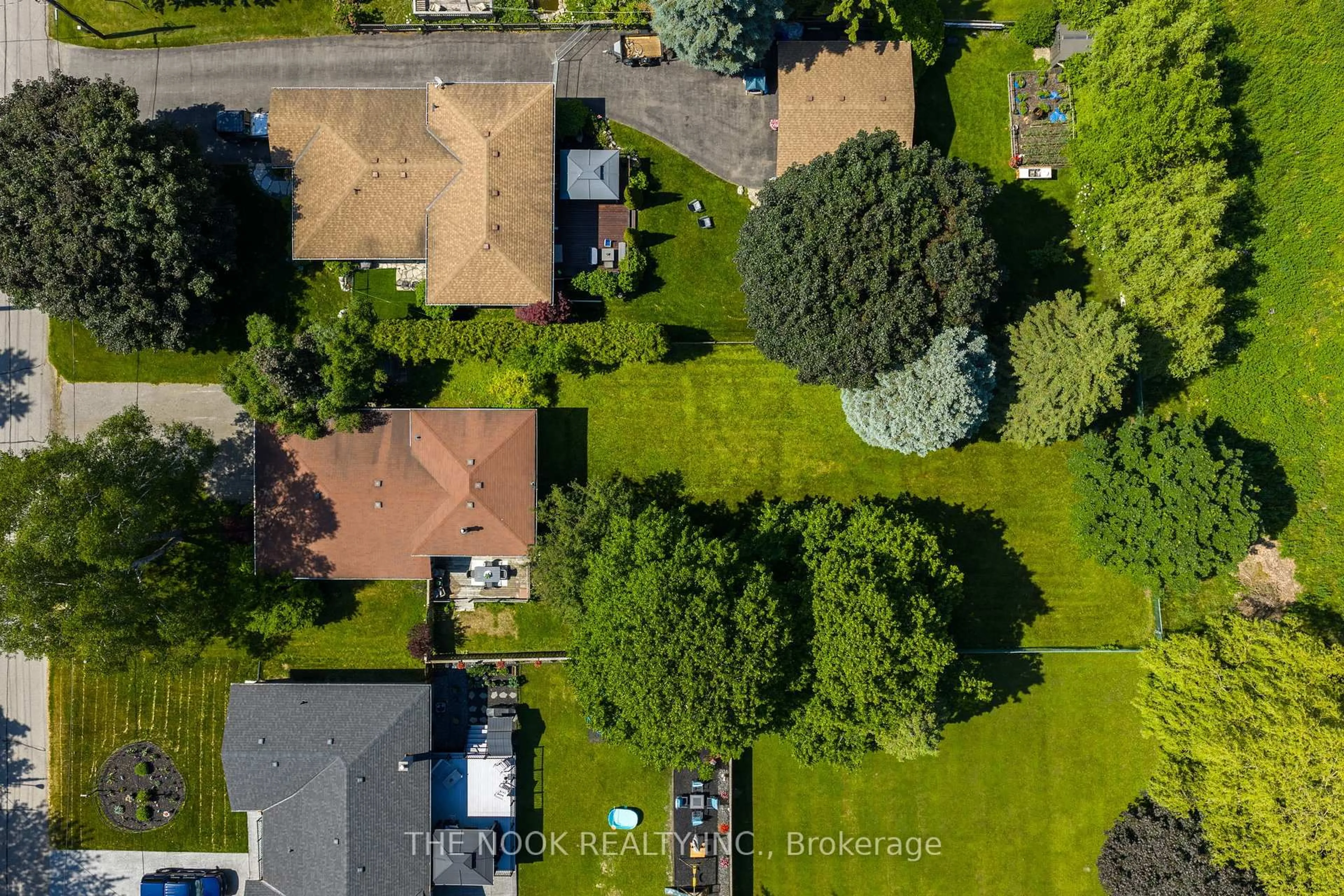 A pic from outside/outdoor area/front of a property/back of a property/a pic from drone, street for 599 Amos St, Clarington Ontario L1B 1C2