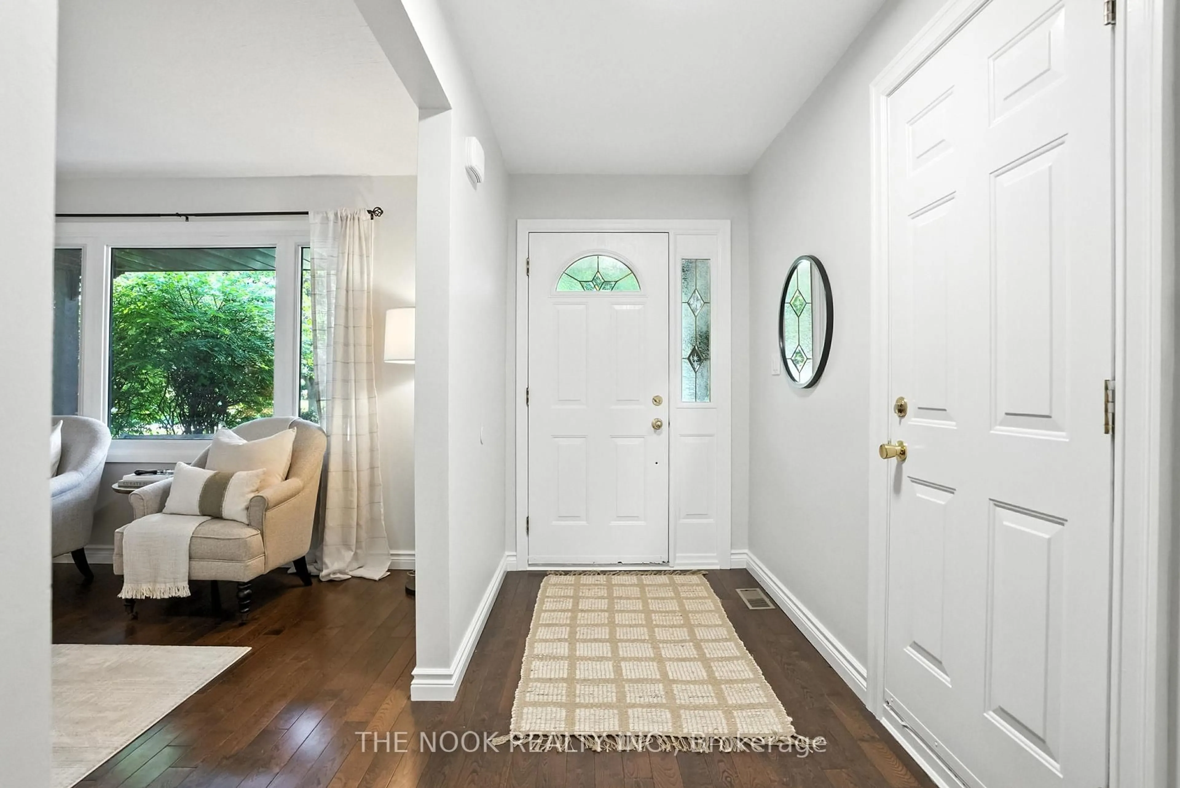 Indoor entryway for 599 Amos St, Clarington Ontario L1B 1C2