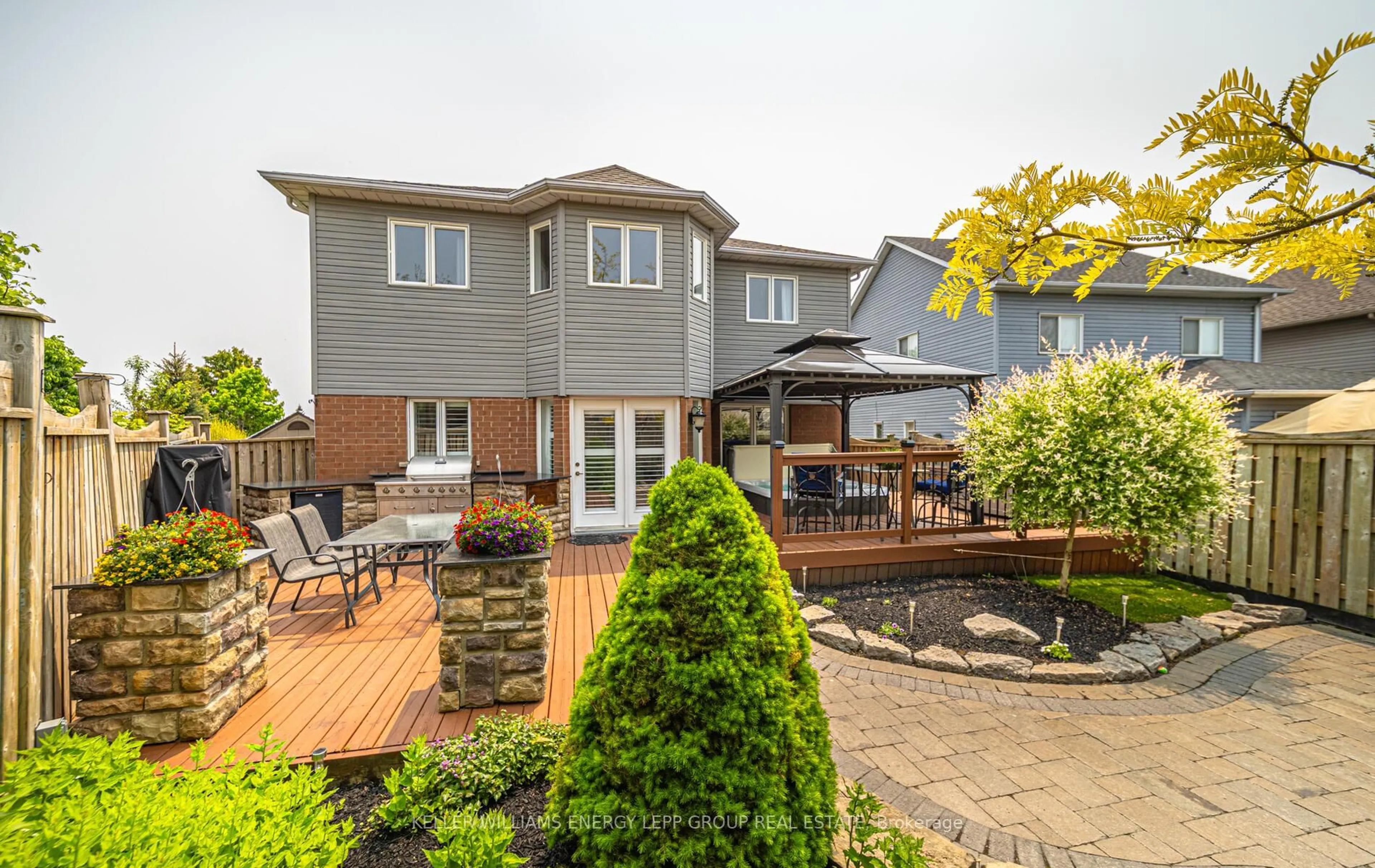 Patio, street for 92 Padfield Dr, Clarington Ontario L1C 5E7