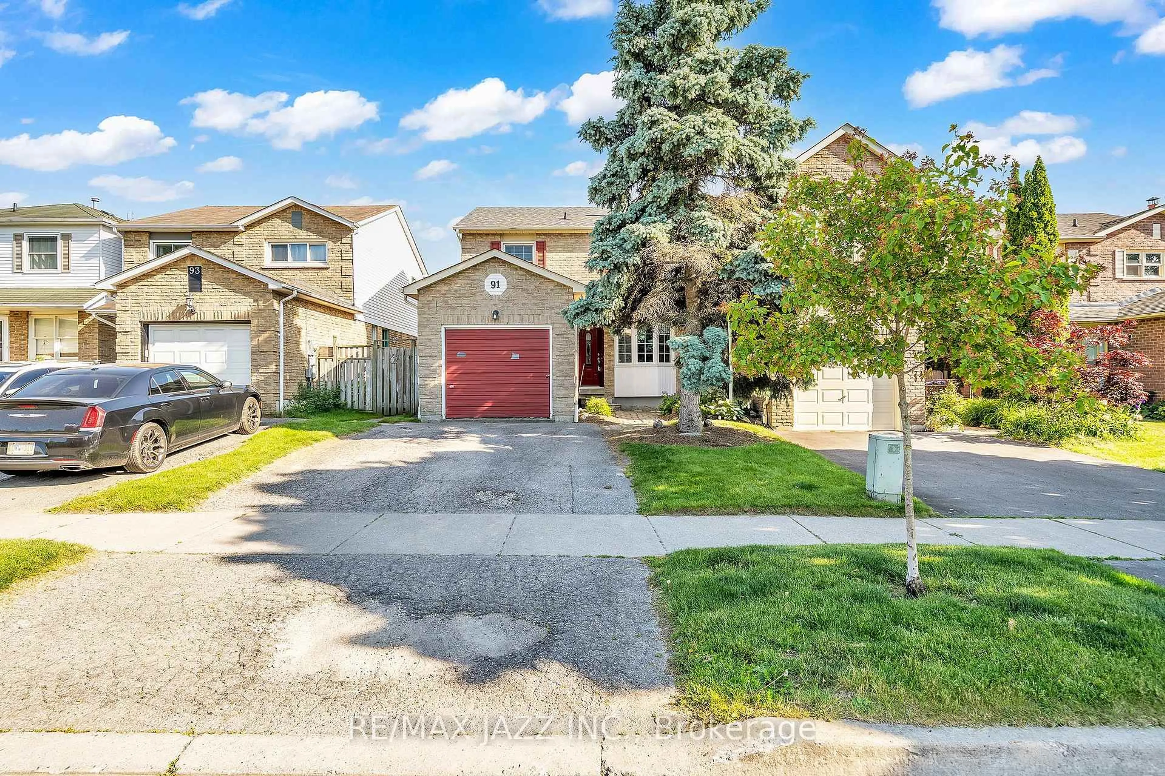 A pic from outside/outdoor area/front of a property/back of a property/a pic from drone, street for 91 Sawdon Dr, Whitby Ontario L1N 8A8