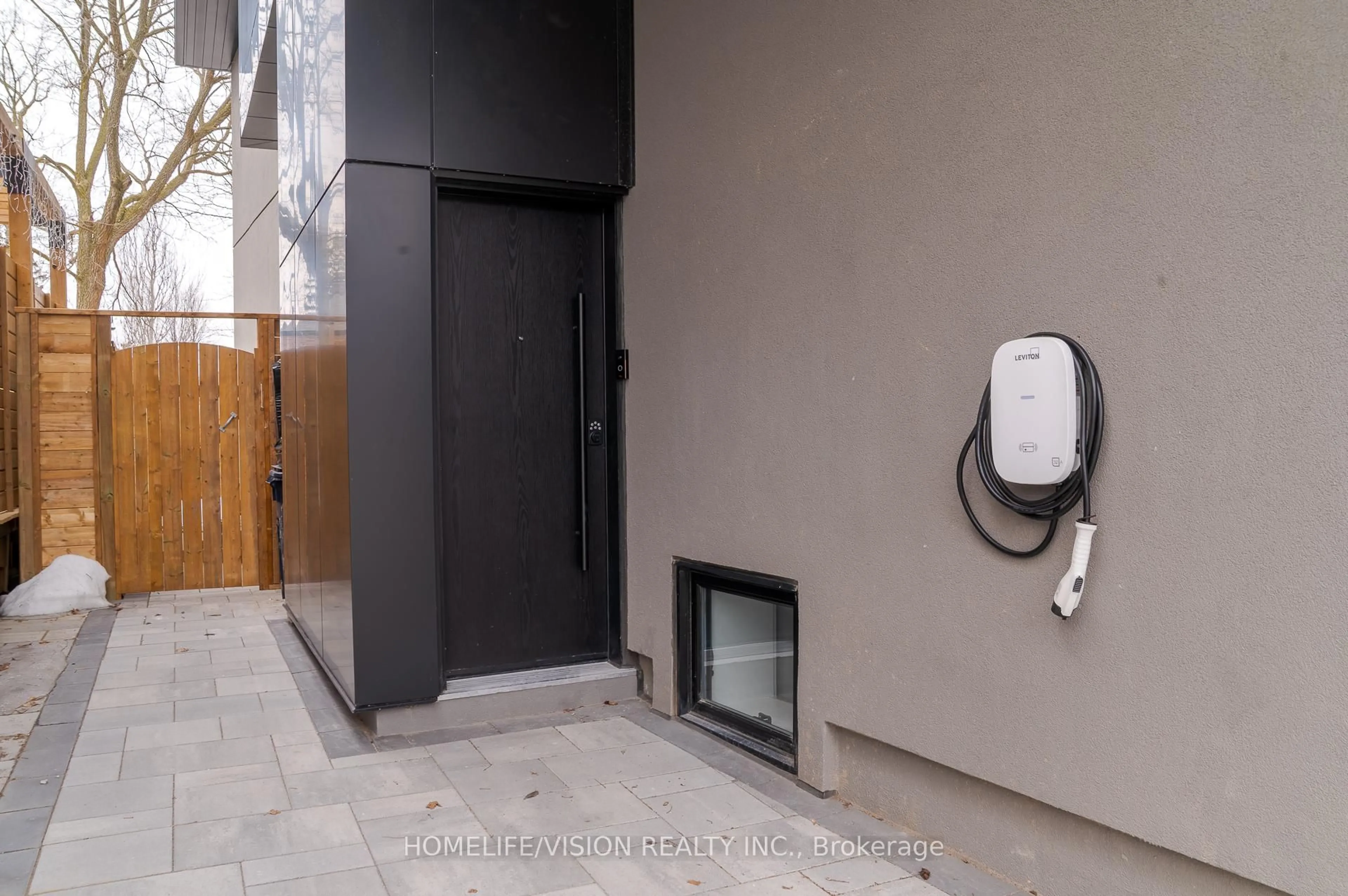 Unknown for 44 Doris Dr, Toronto Ontario M4B 3C9