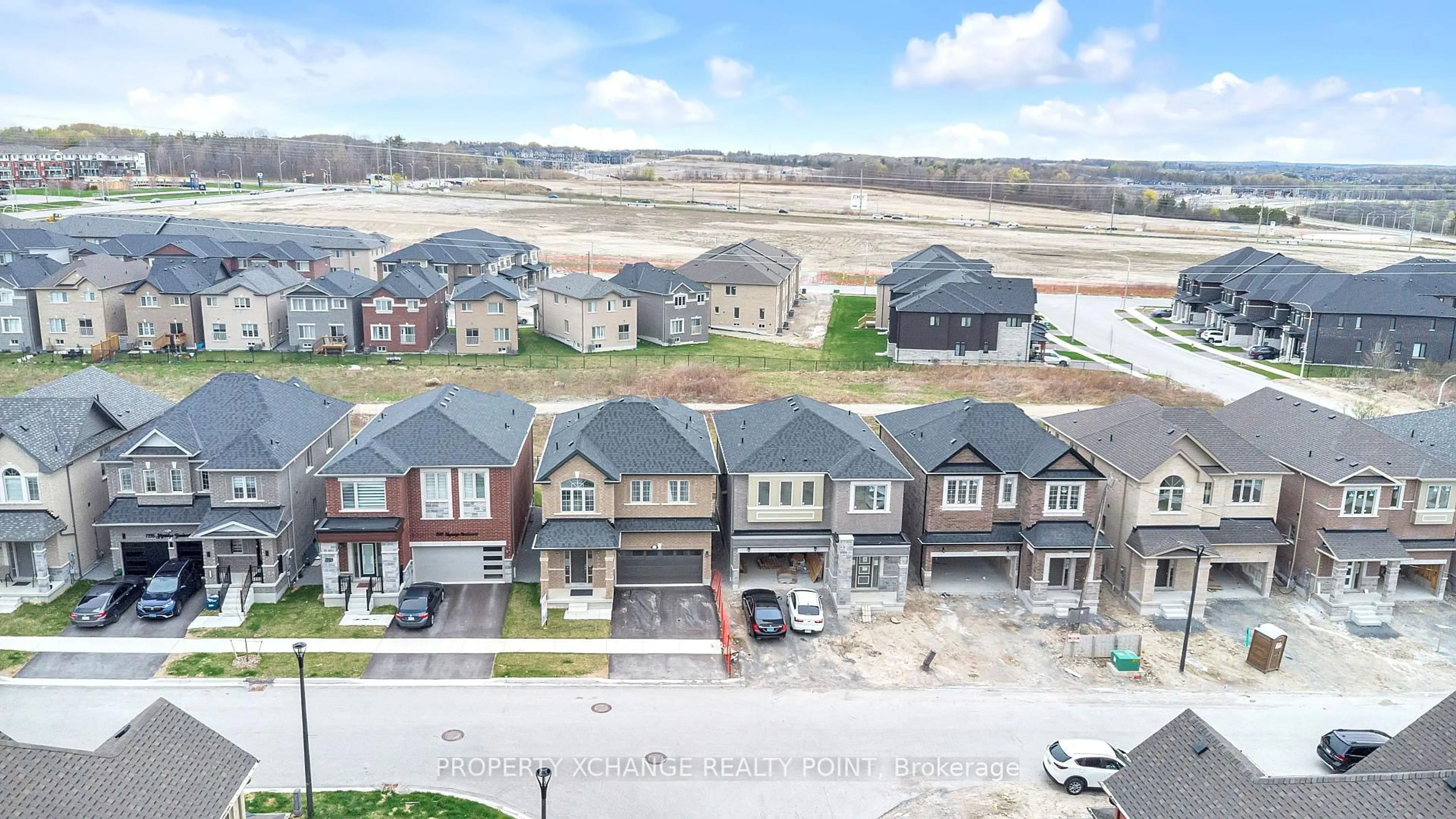A pic from outside/outdoor area/front of a property/back of a property/a pic from drone, street for 1120 Skyridge Blvd, Pickering Ontario L1X 0M8