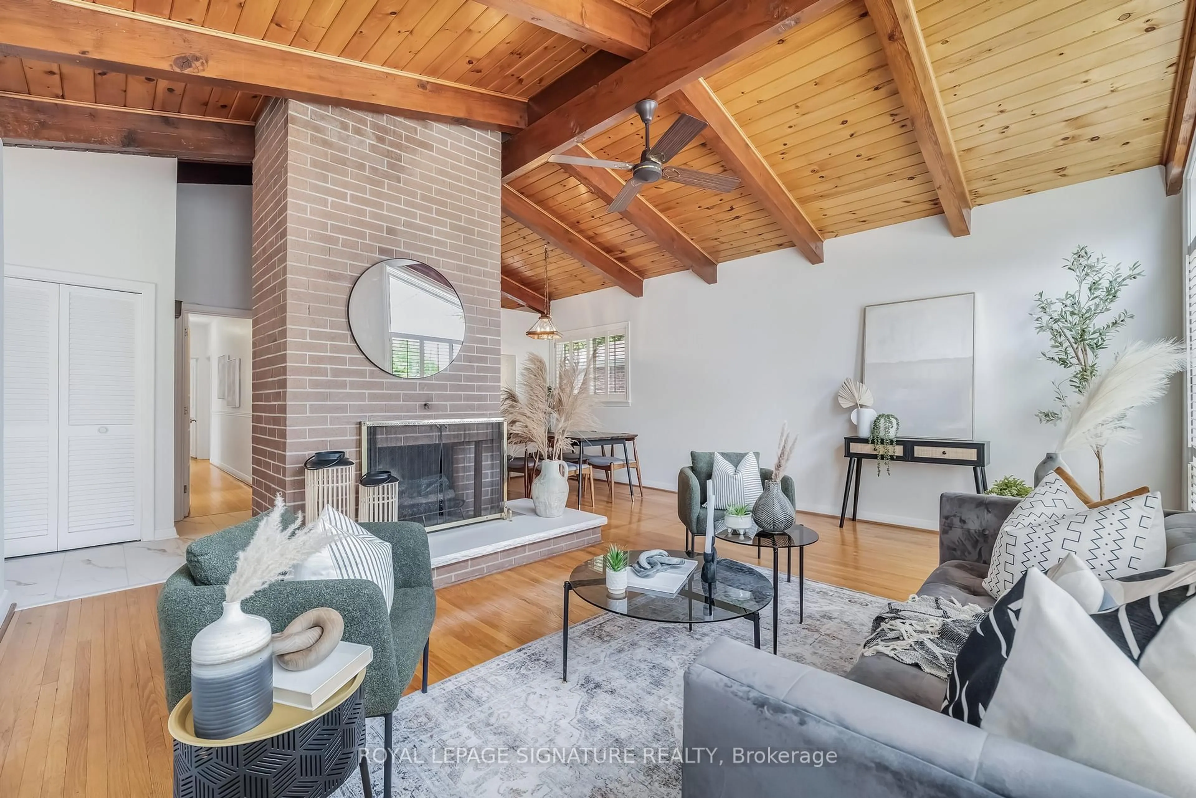 Living room with furniture, unknown for 6 Lynn Gate Cres, Toronto Ontario M1T 2E2