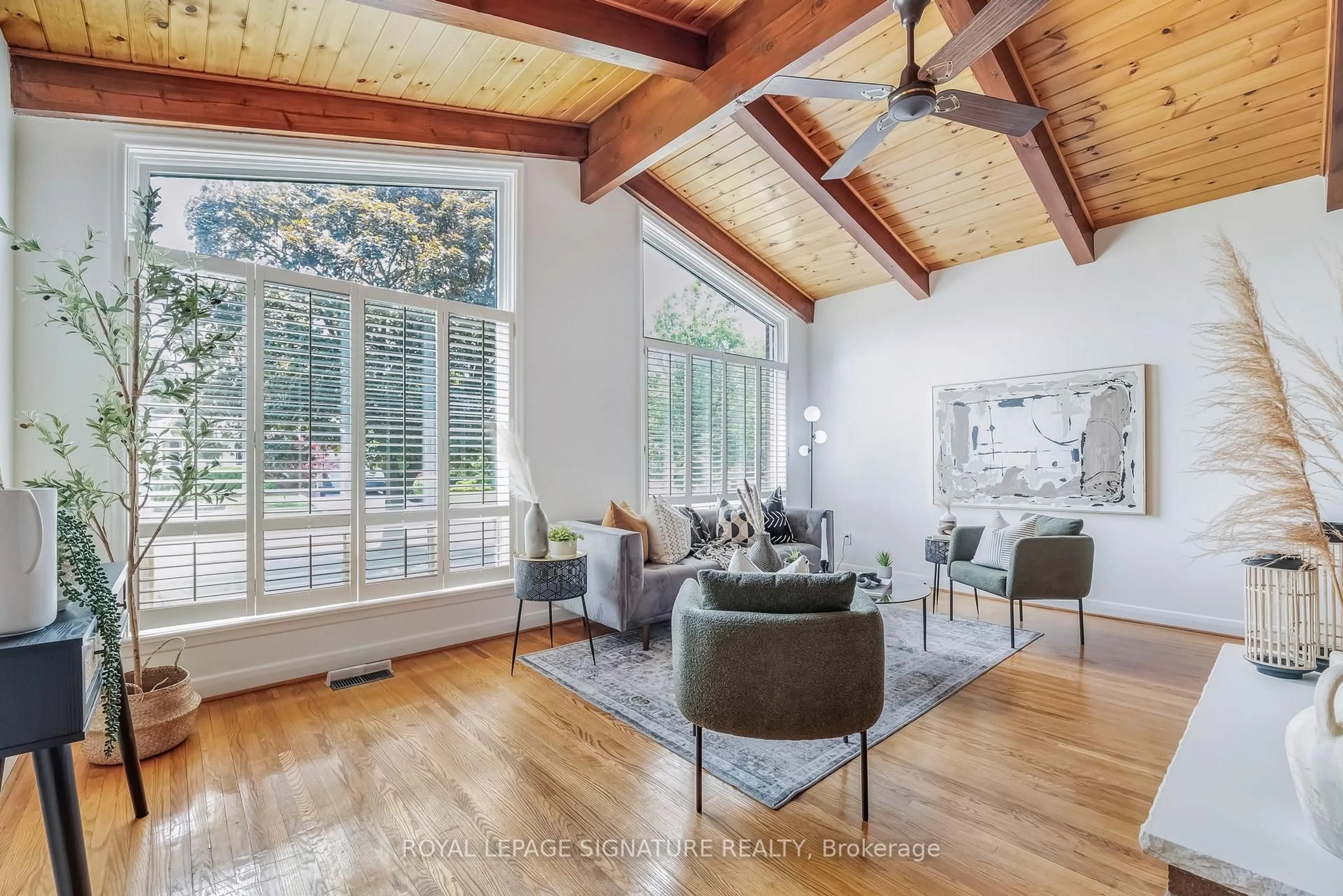 Living room with furniture, unknown for 6 Lynn Gate Cres, Toronto Ontario M1T 2E2