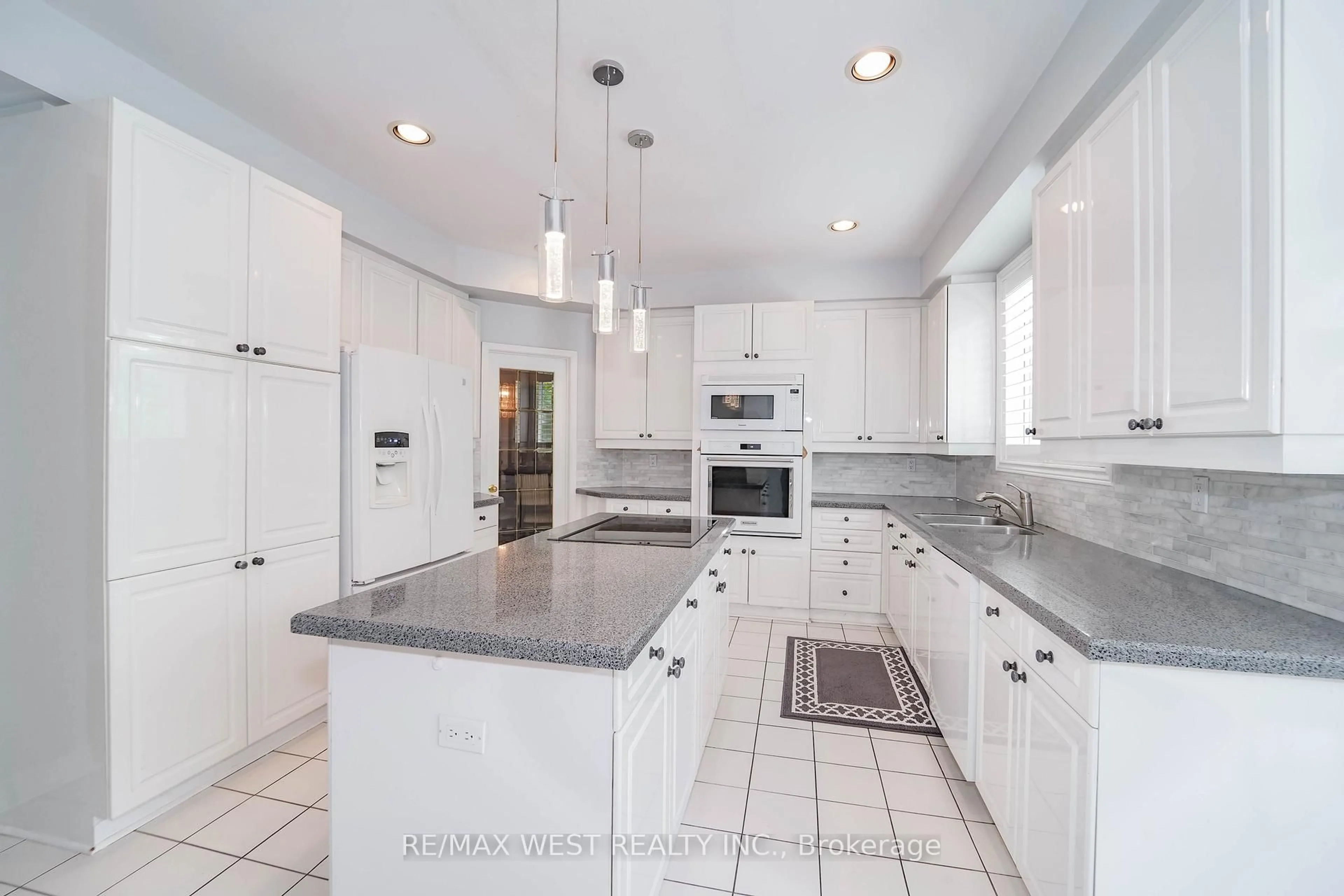Unknown for 113 Sandcherry Crt, Pickering Ontario L1V 6V8