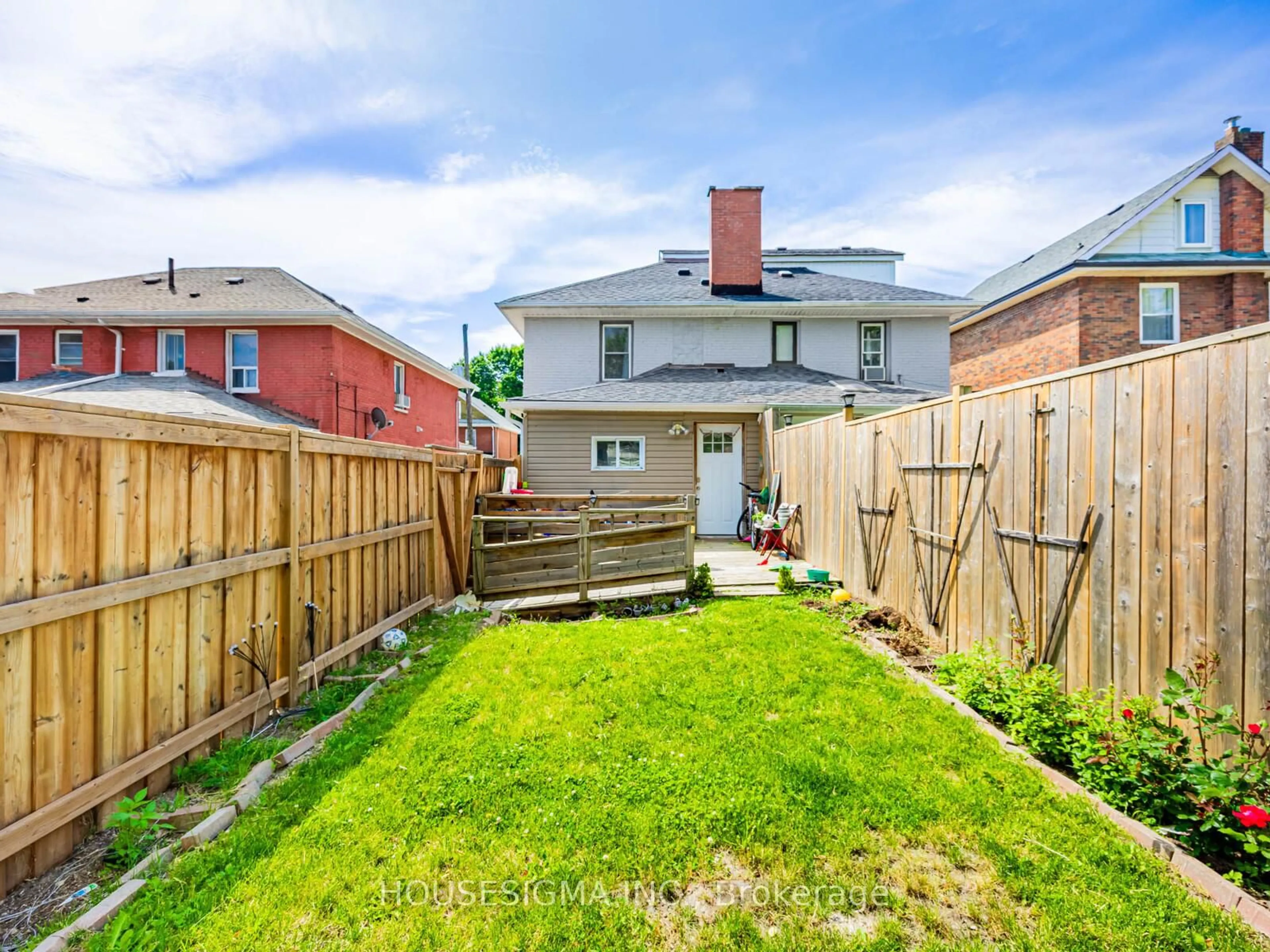 Patio, street for 110 Agnes St, Oshawa Ontario L1G 1V4