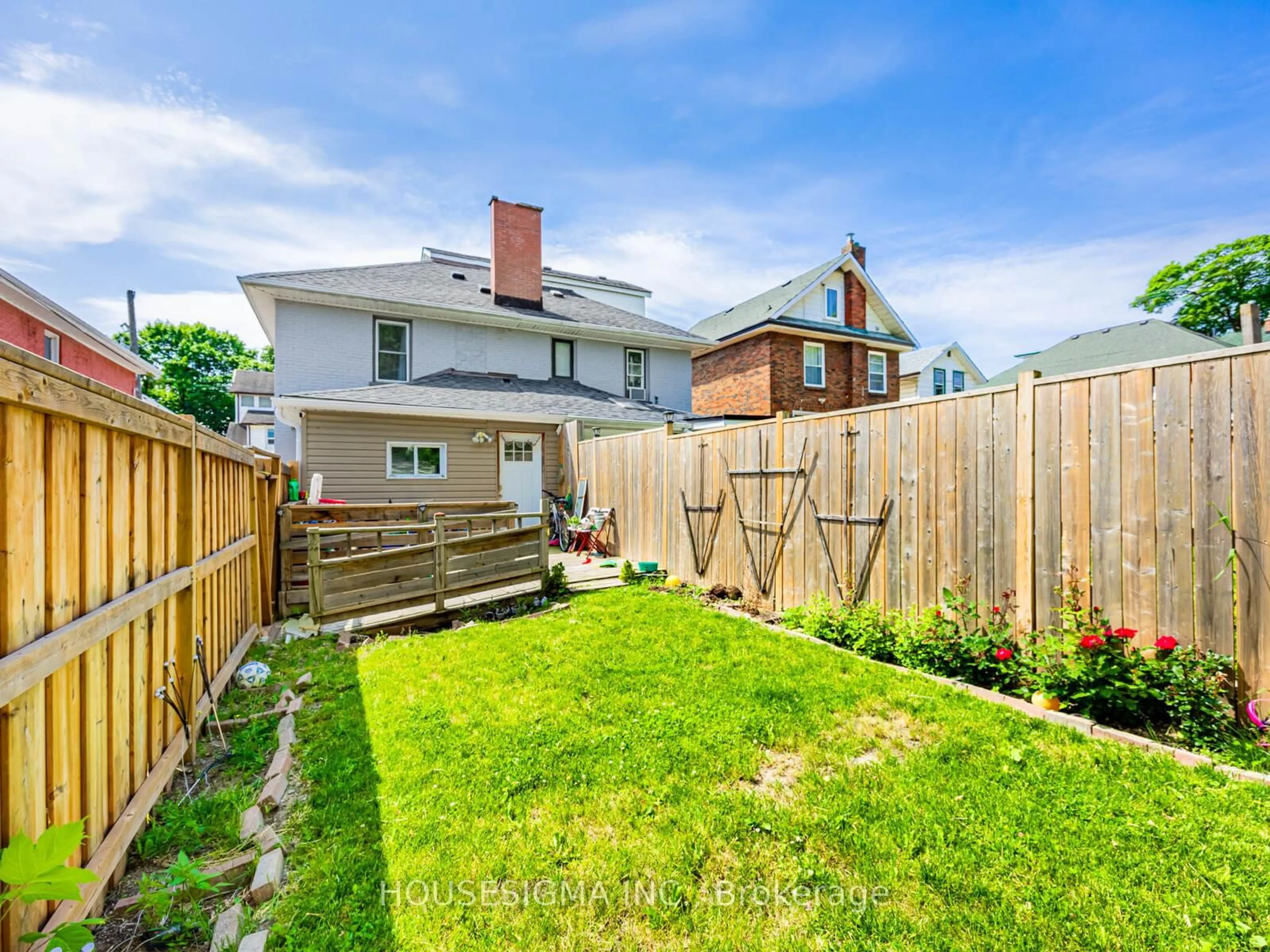 Patio, street for 110 Agnes St, Oshawa Ontario L1G 1V4