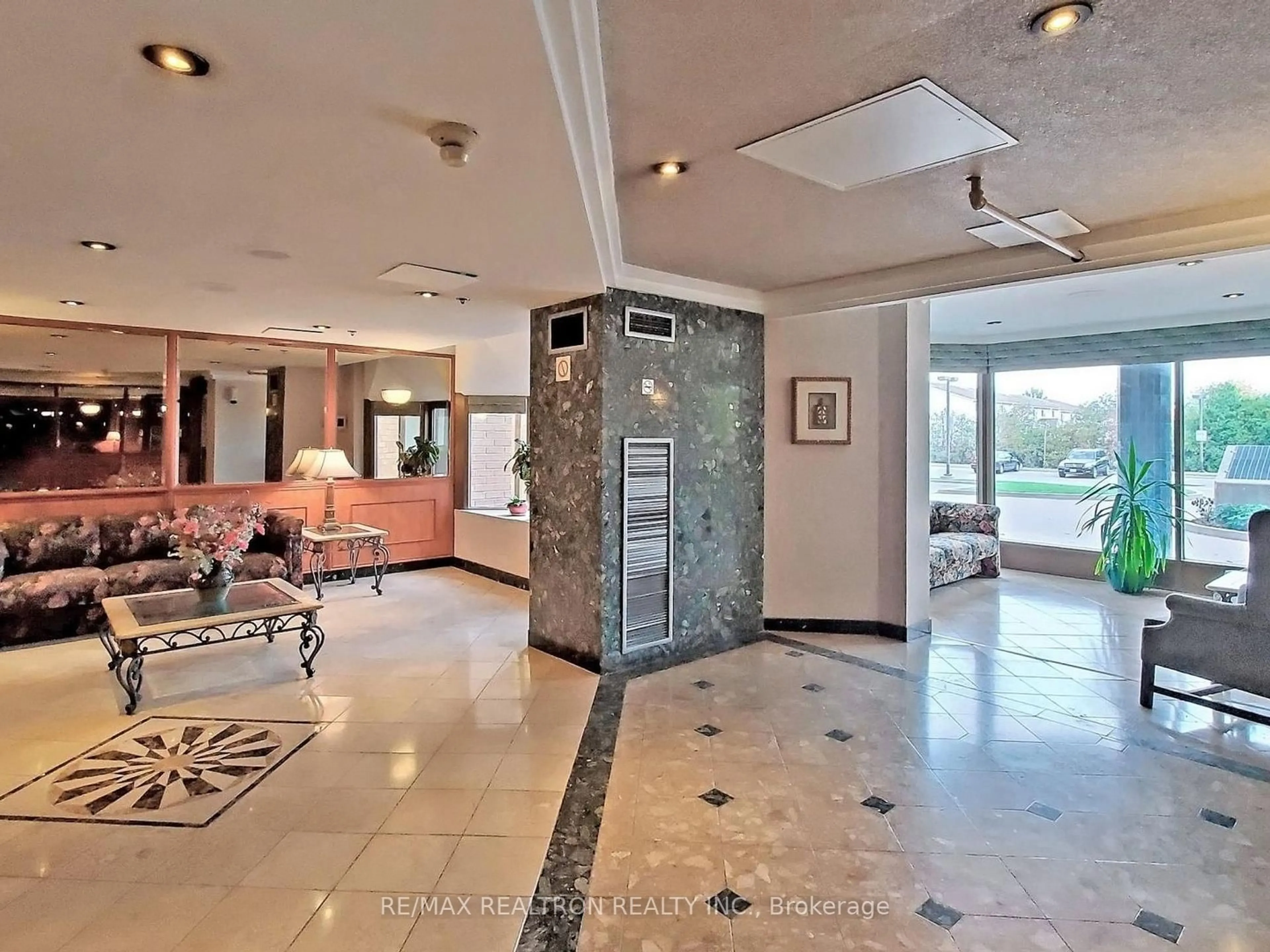 Indoor foyer for 88 Alton Tower Circ #905, Toronto Ontario M1V 5C5