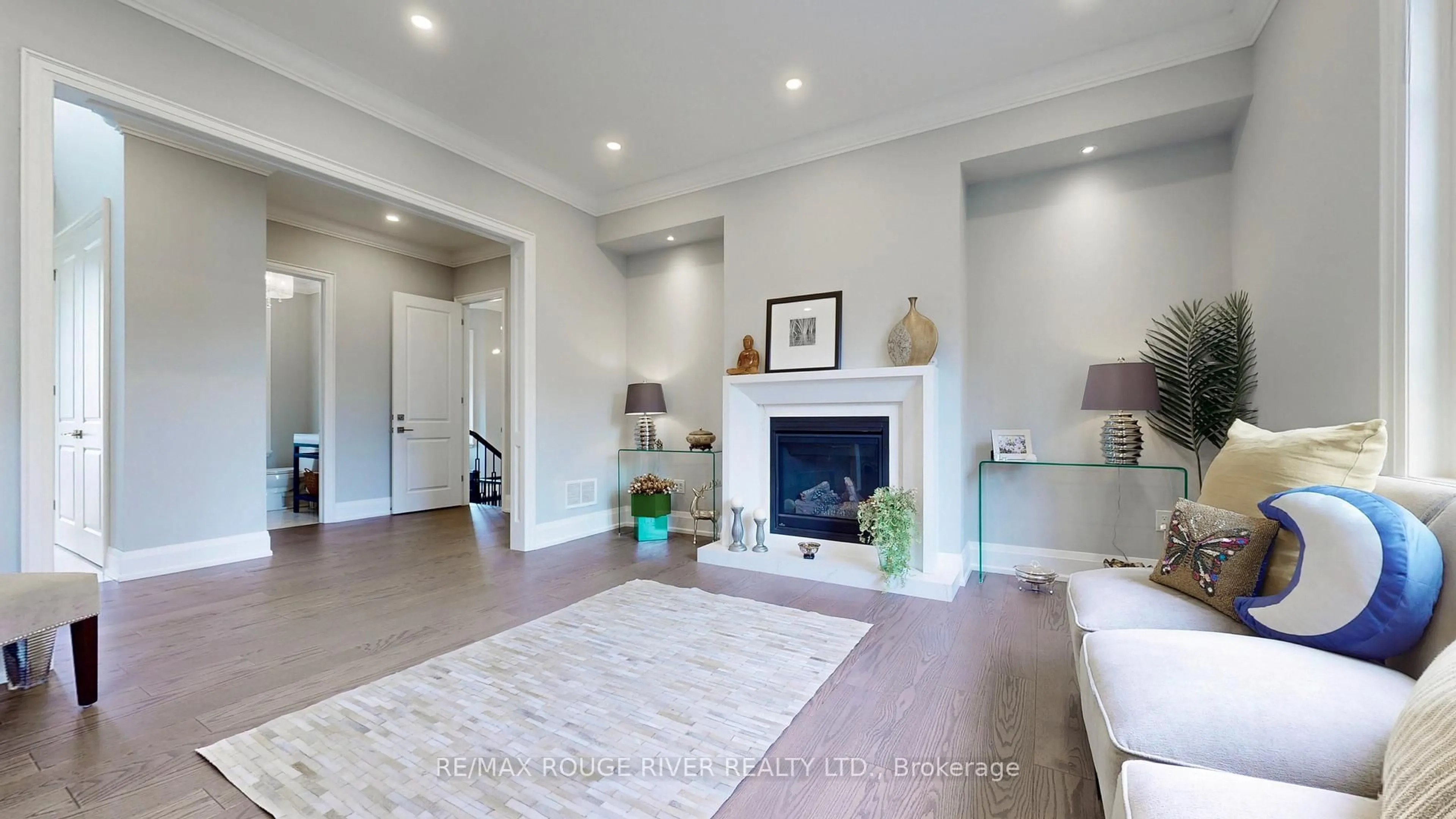 Living room with furniture, unknown for 1 Bellbrook Rd, Toronto Ontario M1S 1J8