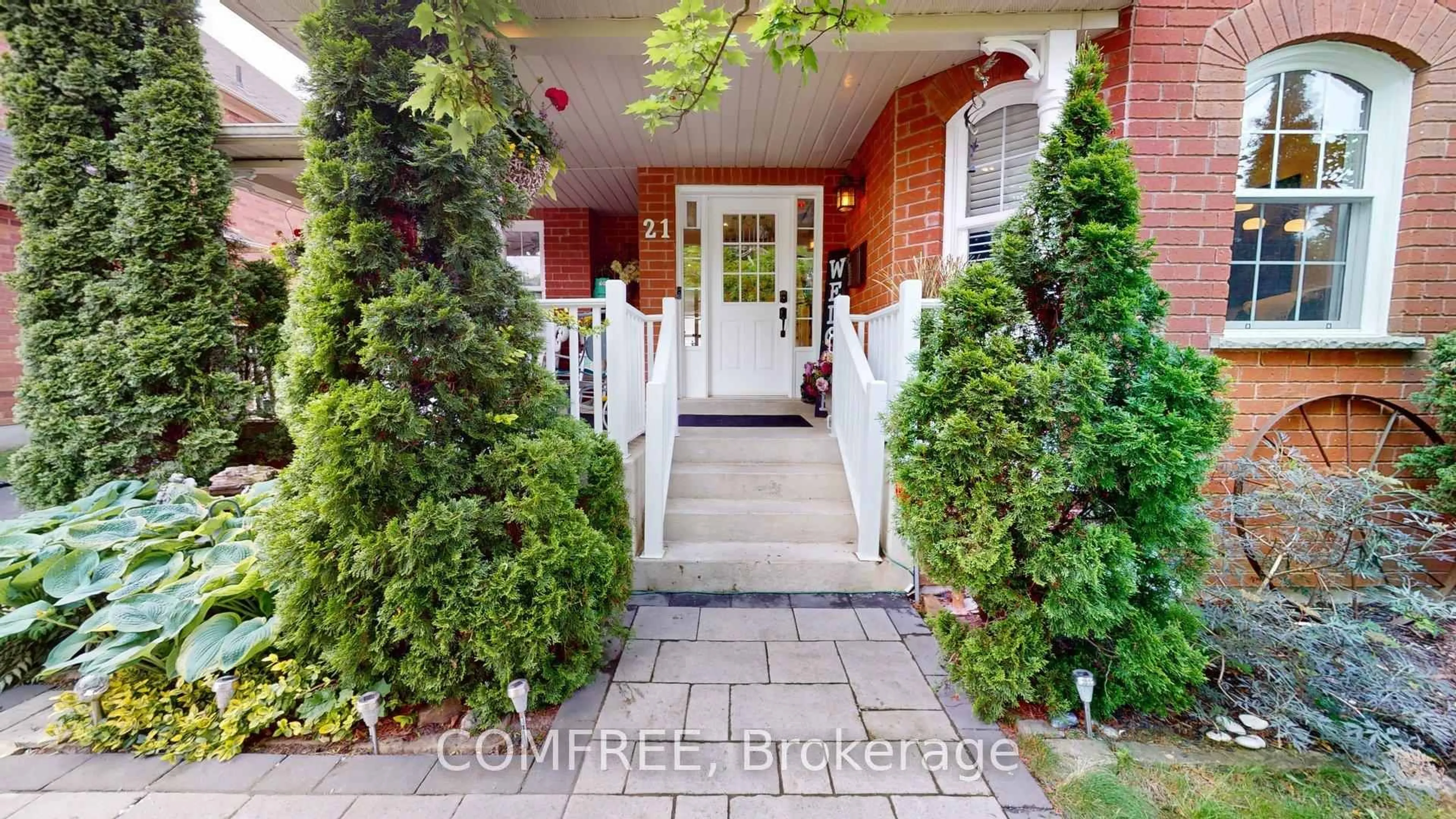 Indoor entryway for 21 Mcbeth Pl, Whitby Ontario L1M 1E7