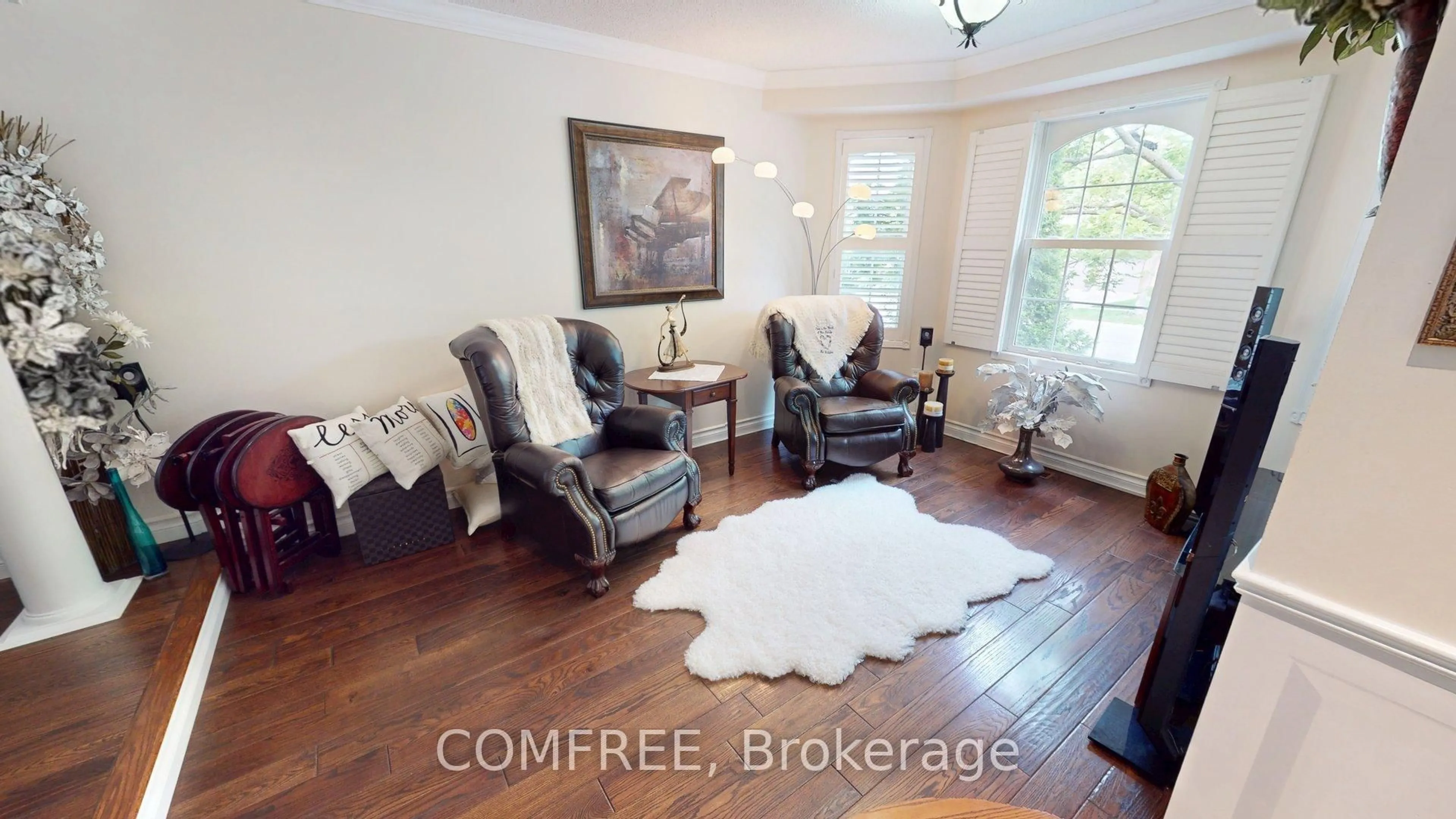 Living room with furniture, wood/laminate floor for 21 Mcbeth Pl, Whitby Ontario L1M 1E7