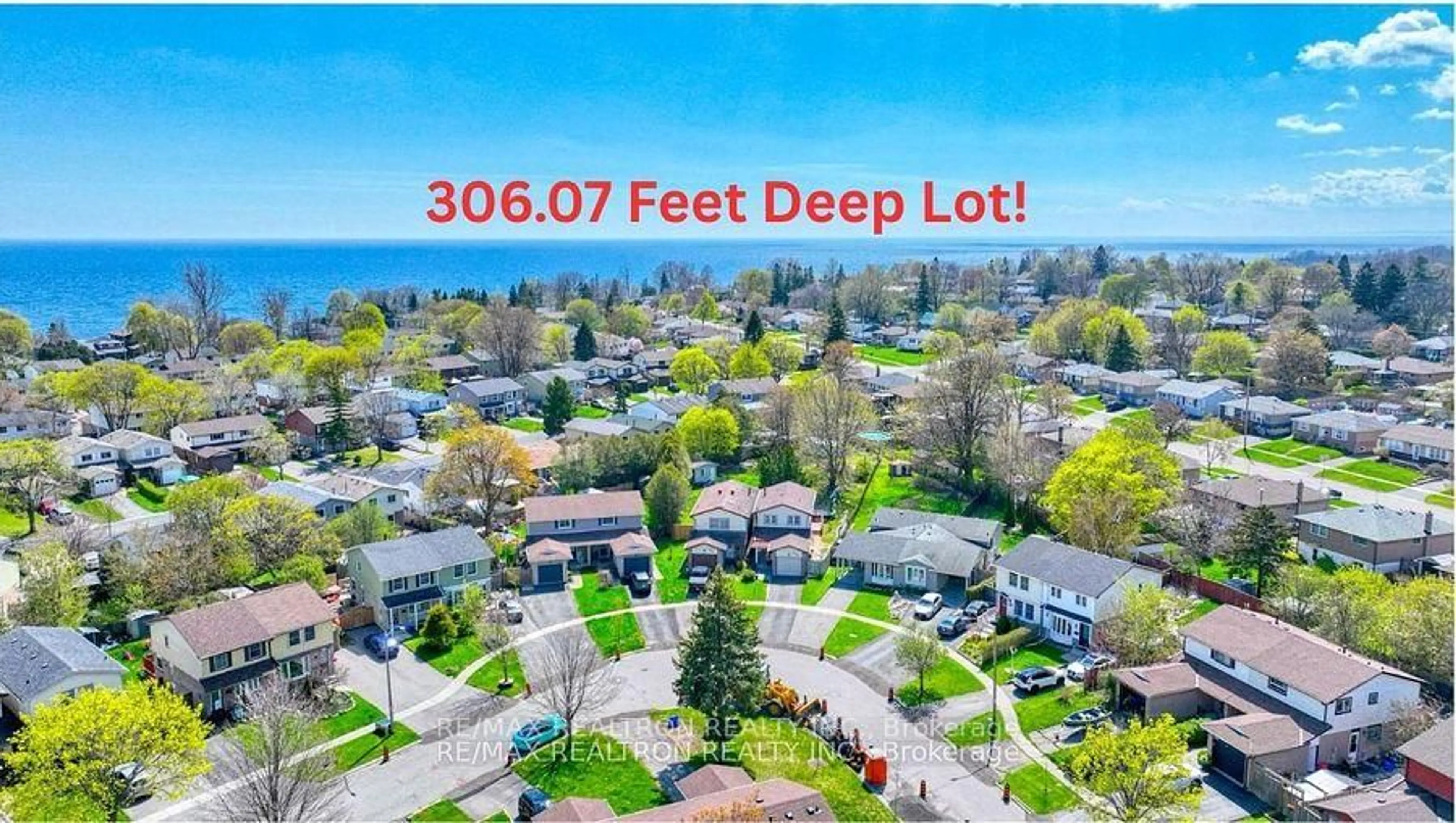 A pic from outside/outdoor area/front of a property/back of a property/a pic from drone, water/lake/river/ocean view for 626 Balsam Cres, Oshawa Ontario L1J 6A2