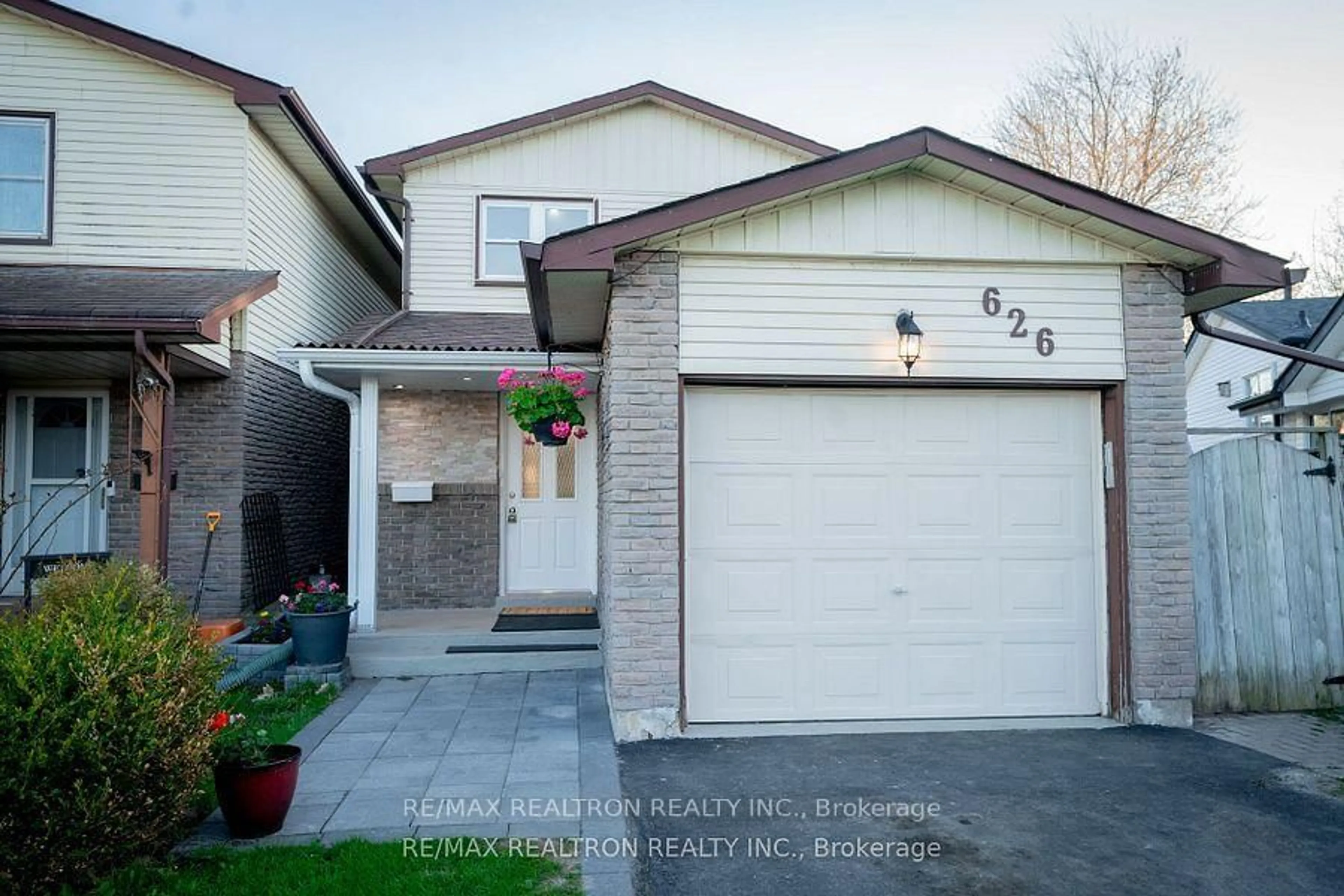 Unknown for 626 Balsam Cres, Oshawa Ontario L1J 6A2