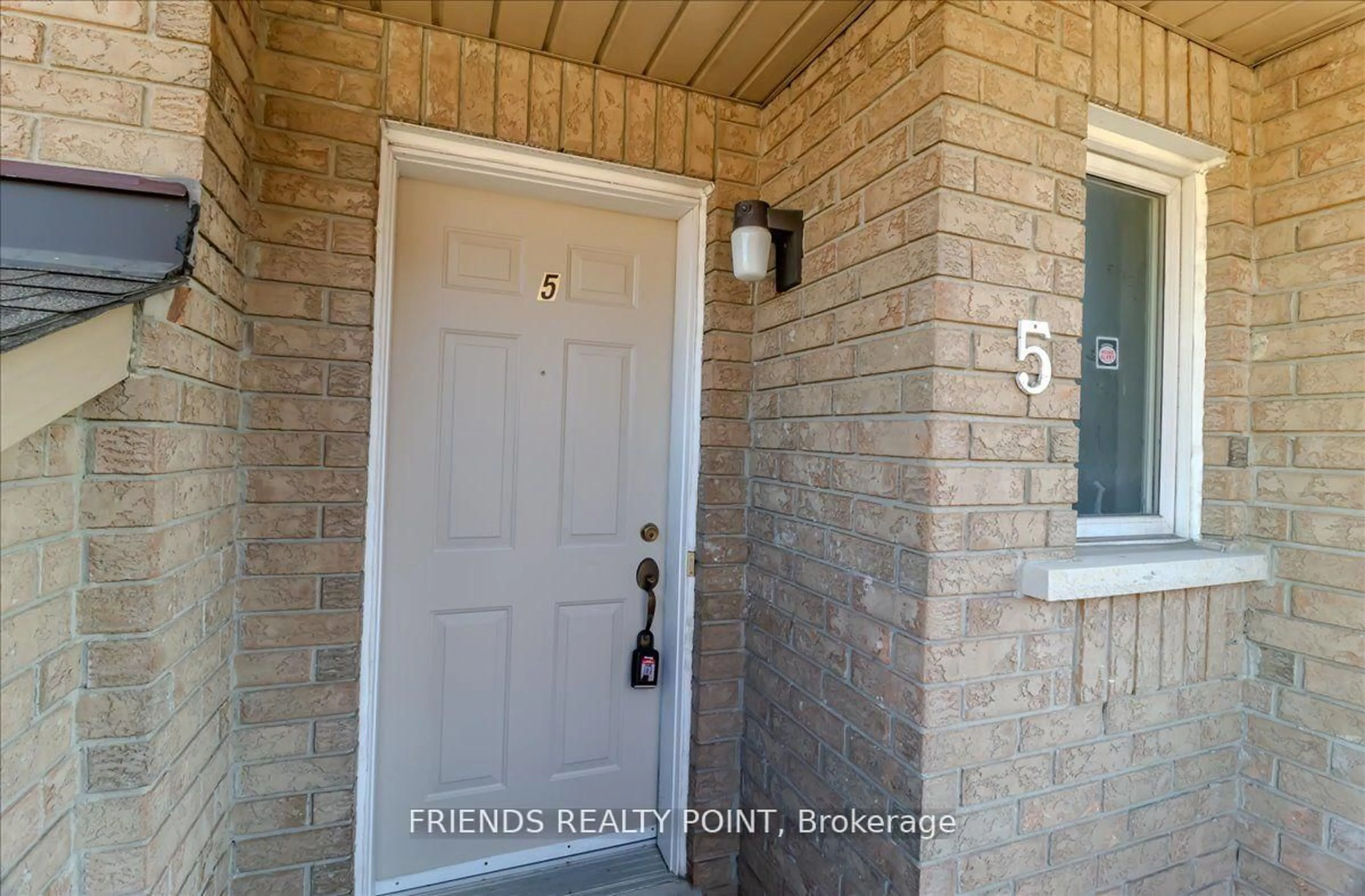 Indoor entryway for 1075 Ellesmere Rd #5, Toronto Ontario M1P 5C3