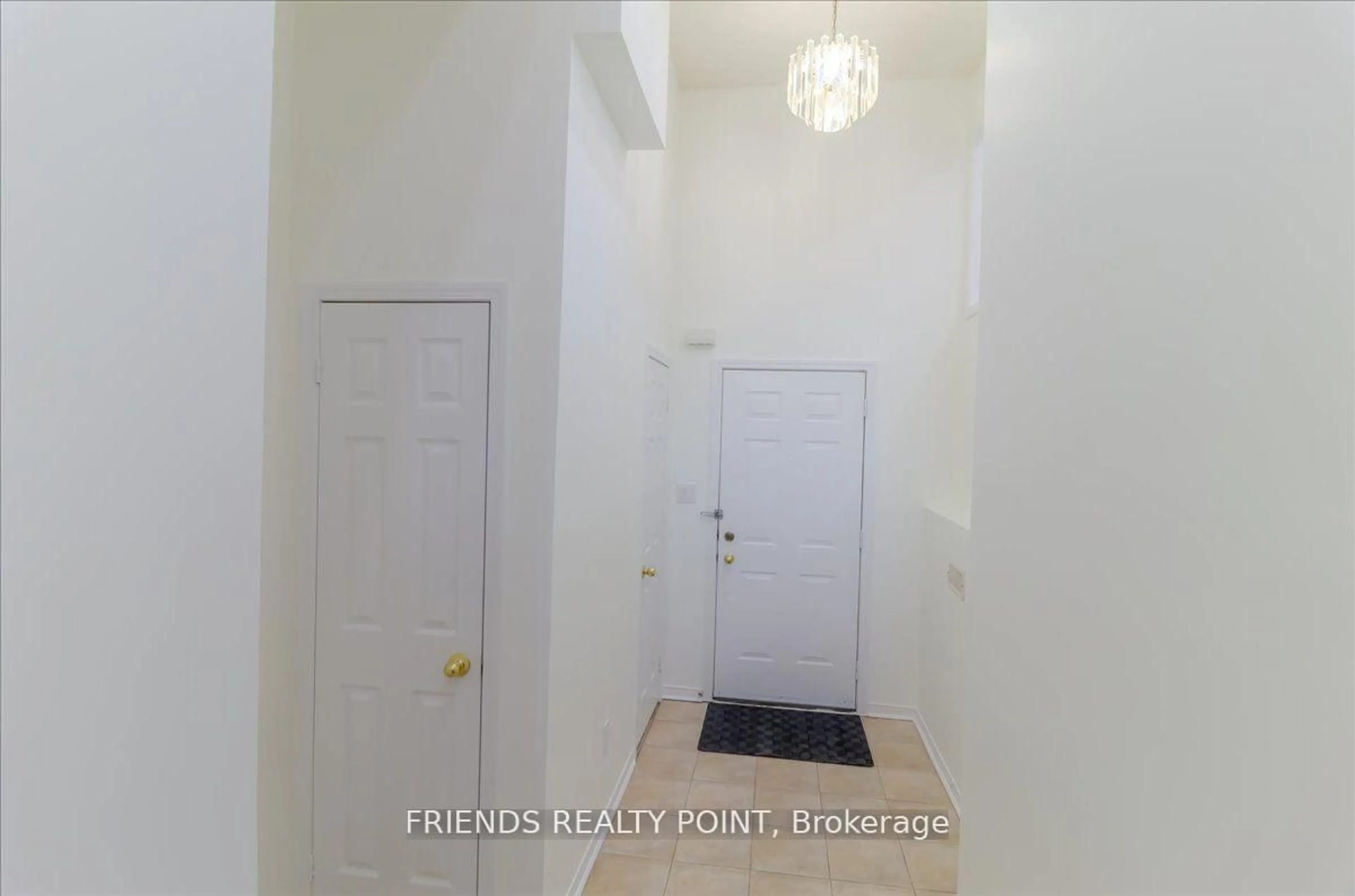 Indoor entryway for 1075 Ellesmere Rd #5, Toronto Ontario M1P 5C3