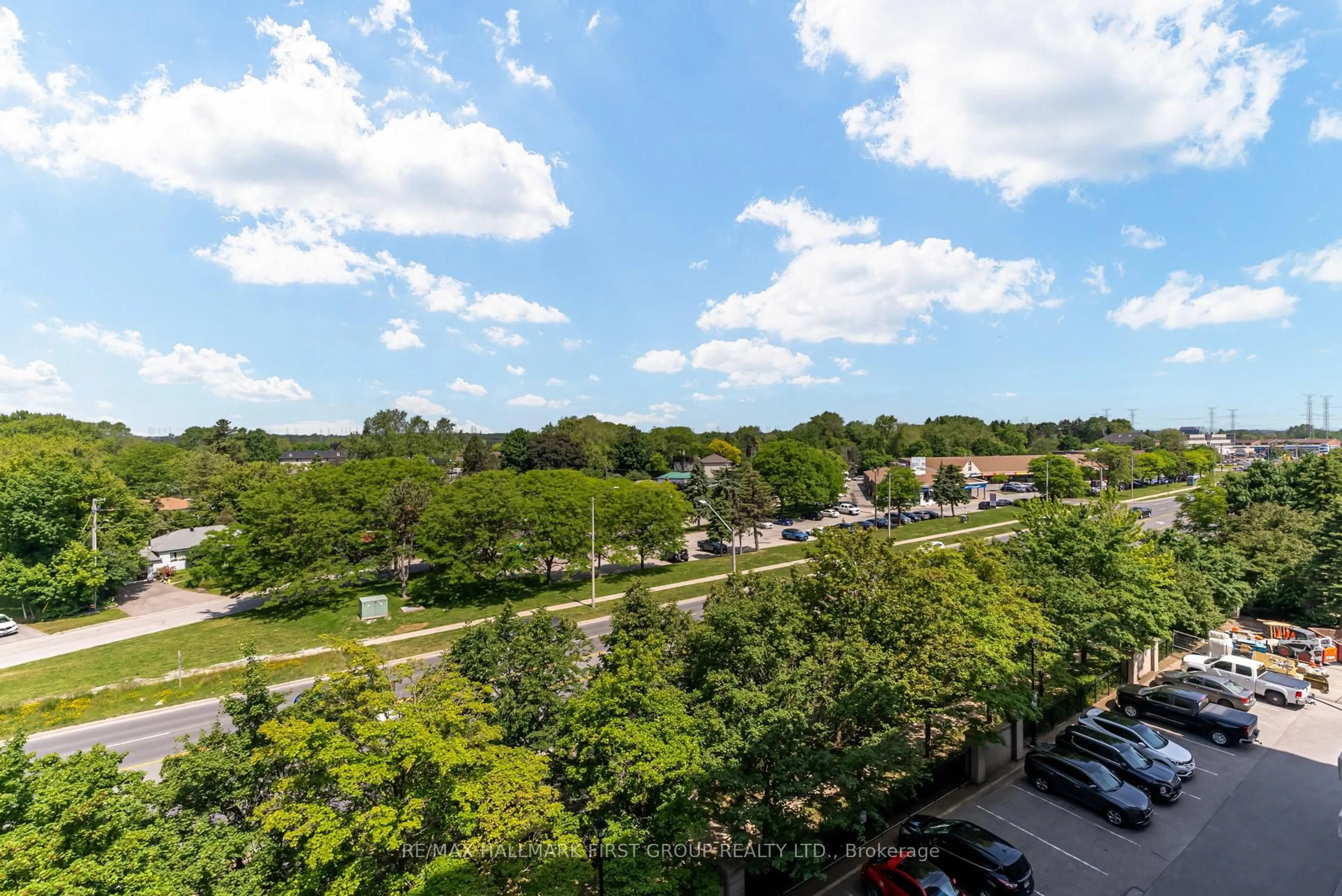 A pic from outside/outdoor area/front of a property/back of a property/a pic from drone, city buildings view from balcony for 1200 The Esplanade, Pickering Ontario L1V 6V3