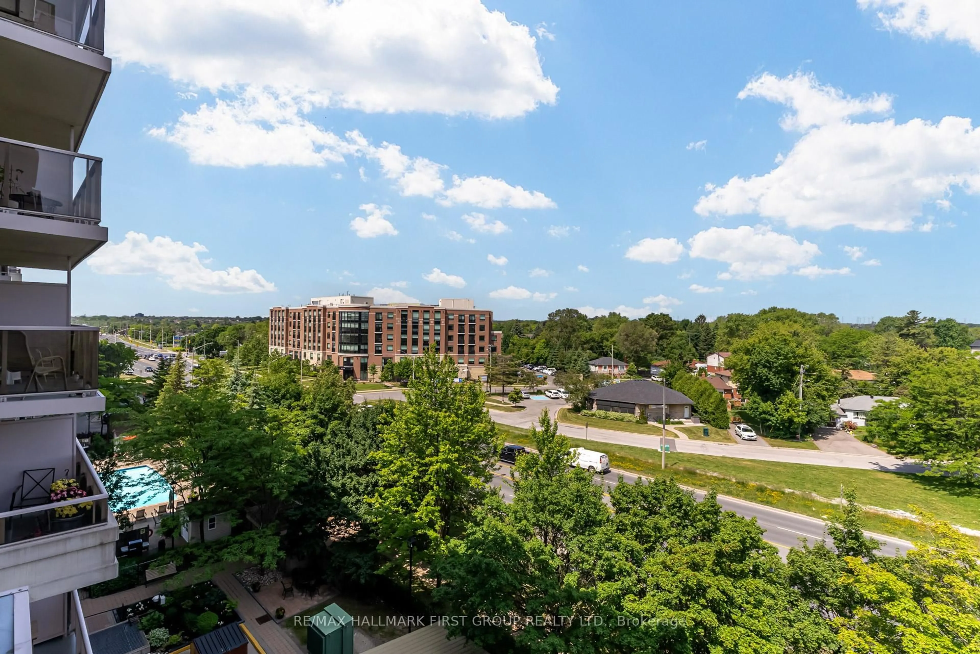 A pic from outside/outdoor area/front of a property/back of a property/a pic from drone, city buildings view from balcony for 1200 The Esplanade, Pickering Ontario L1V 6V3