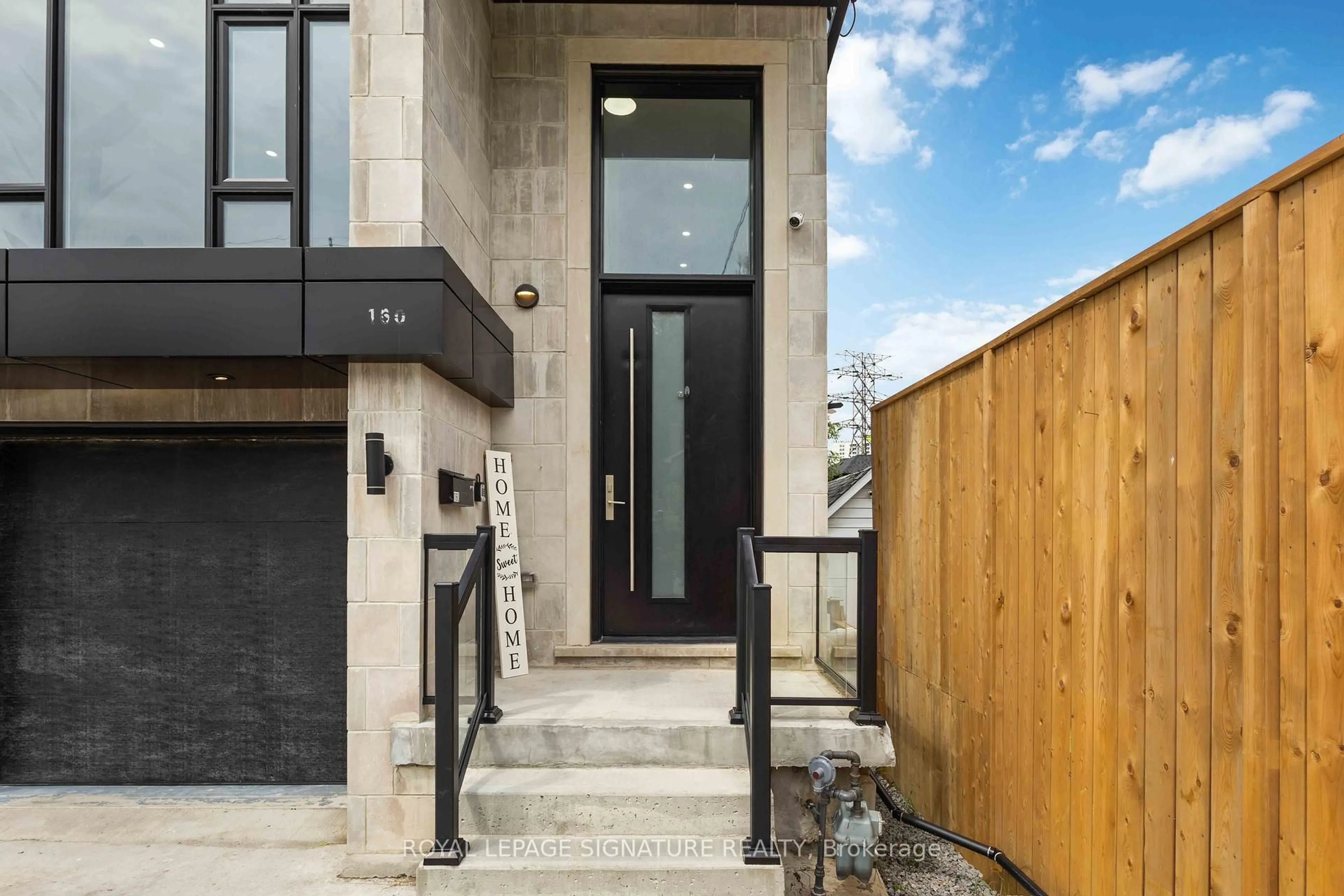 Indoor entryway for 160 Byng Ave, Toronto Ontario M1L 3P2