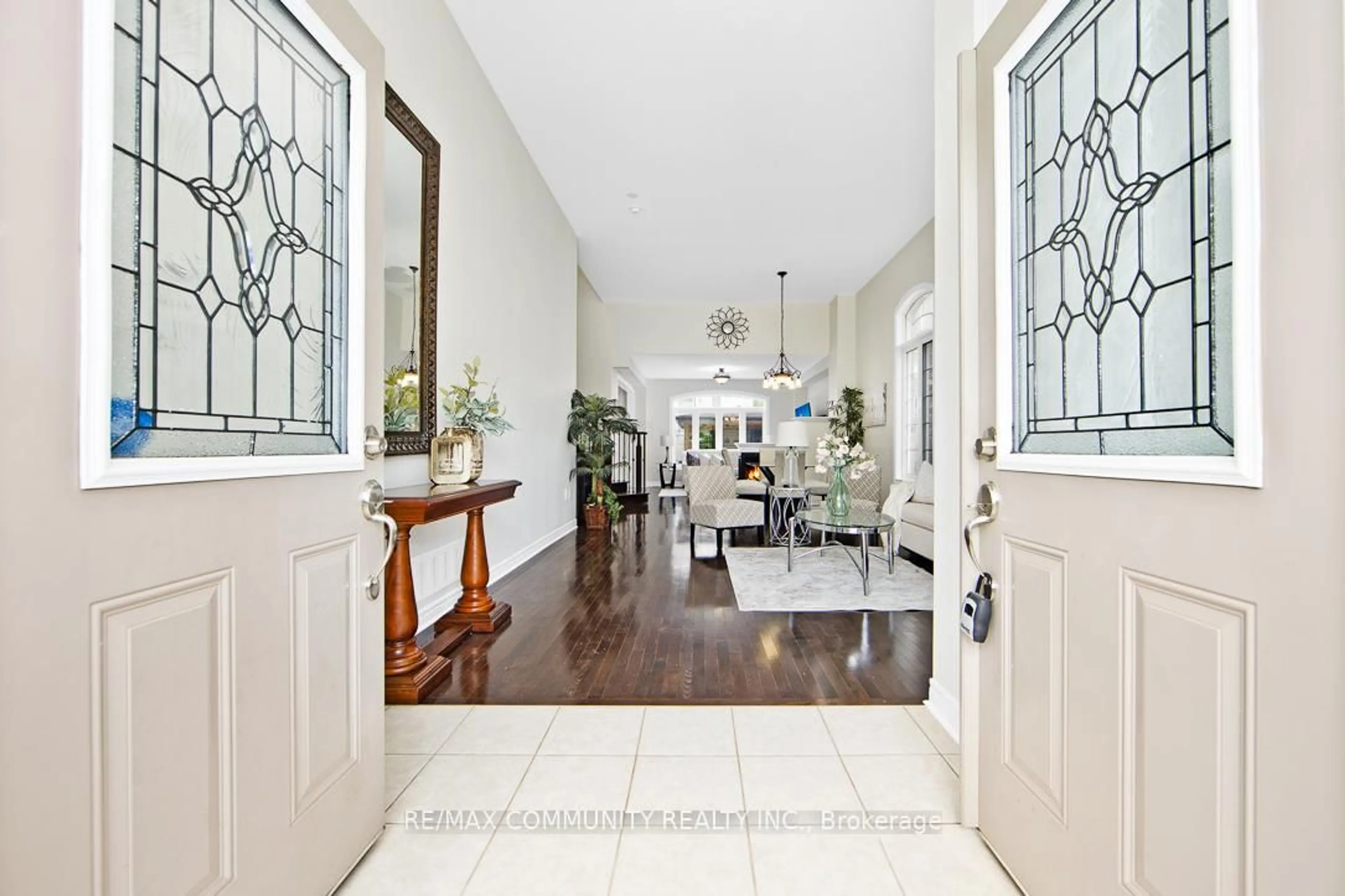 Indoor foyer for 114 Snowling Dr, Ajax Ontario L1Z 0G4