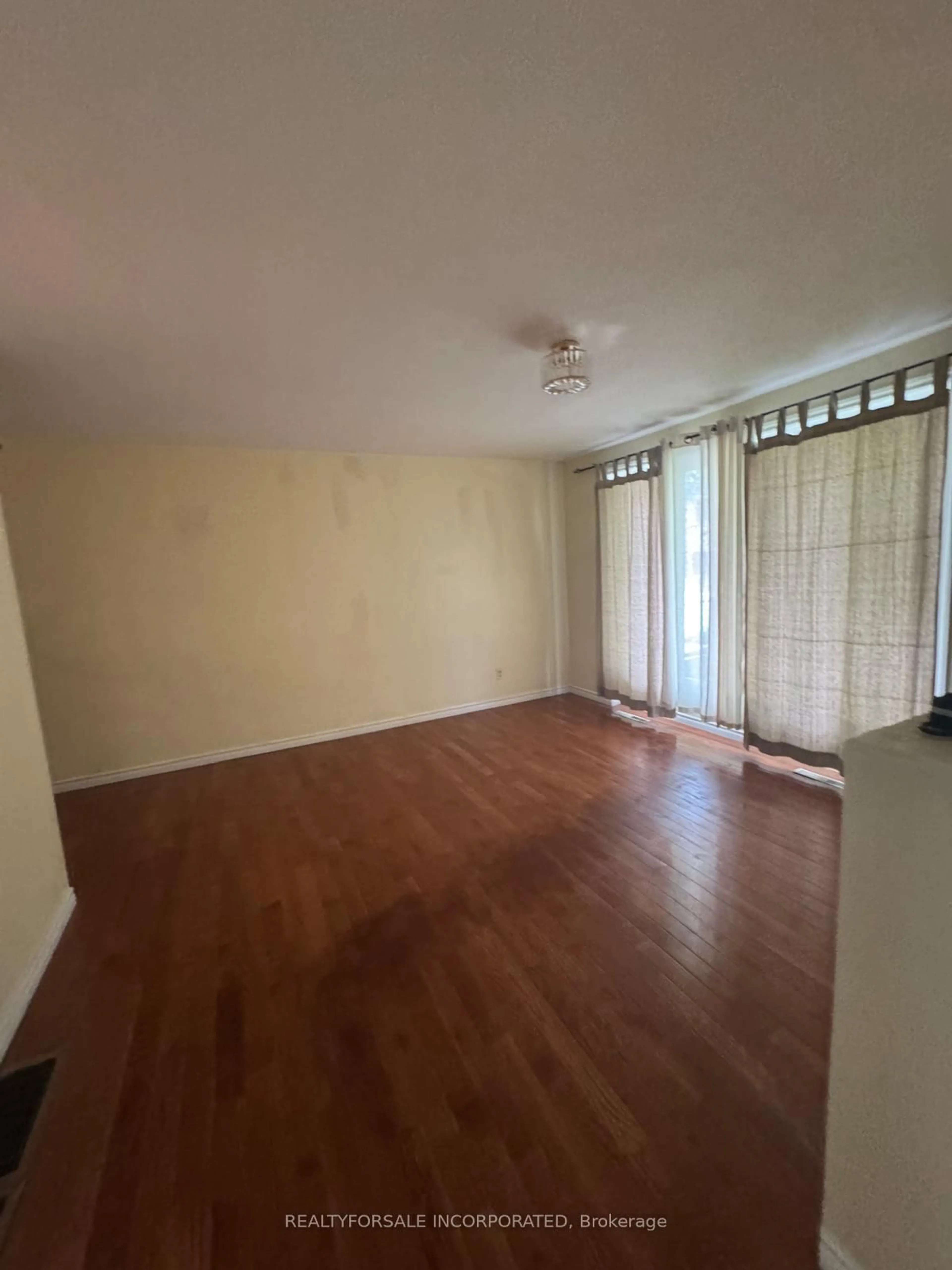 A pic of a room for 33 Elfreda Blvd, Toronto Ontario M1L 4L5