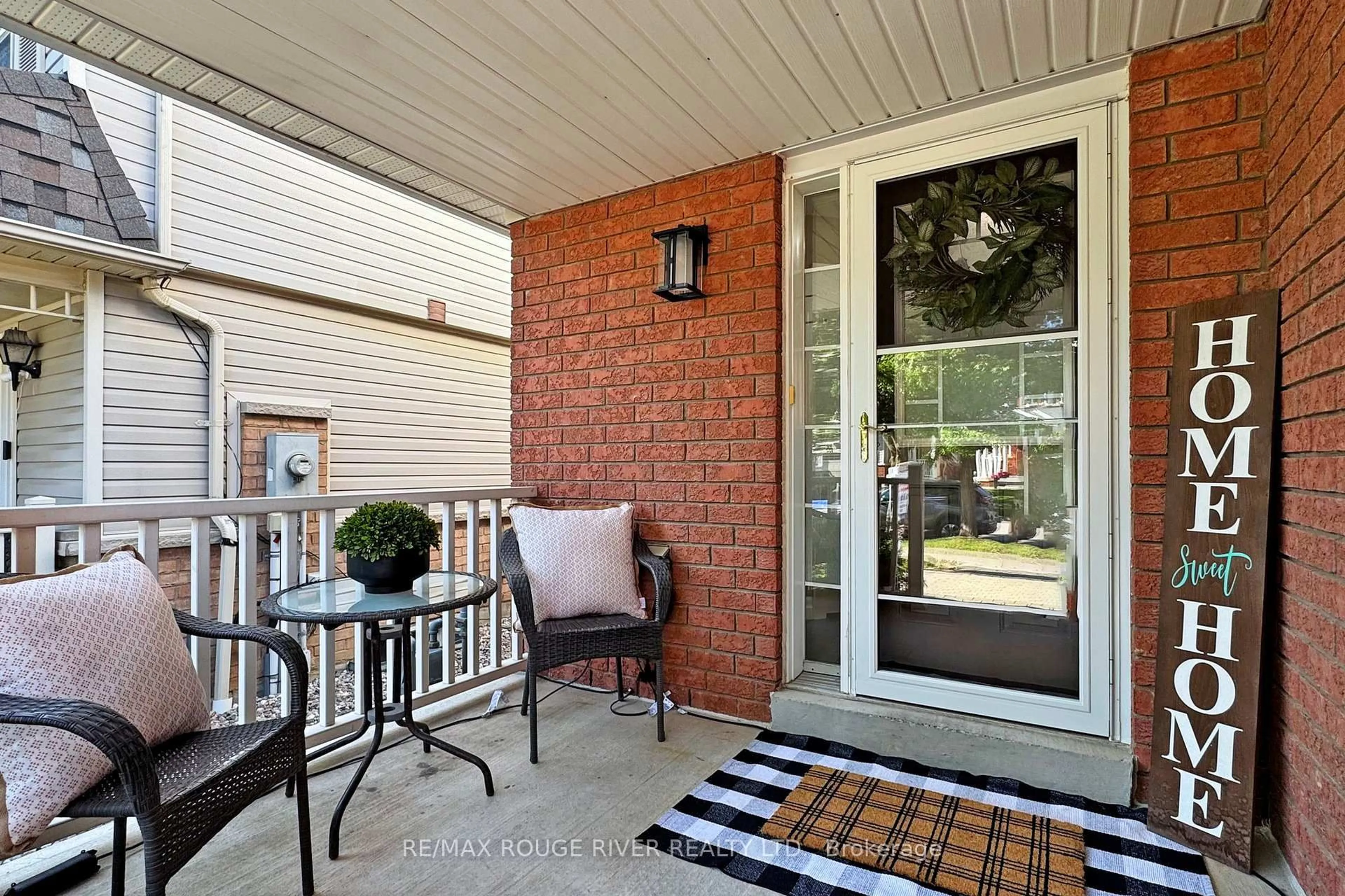 Patio, street for 117 Brownridge Pl, Whitby Ontario L1P 1W1