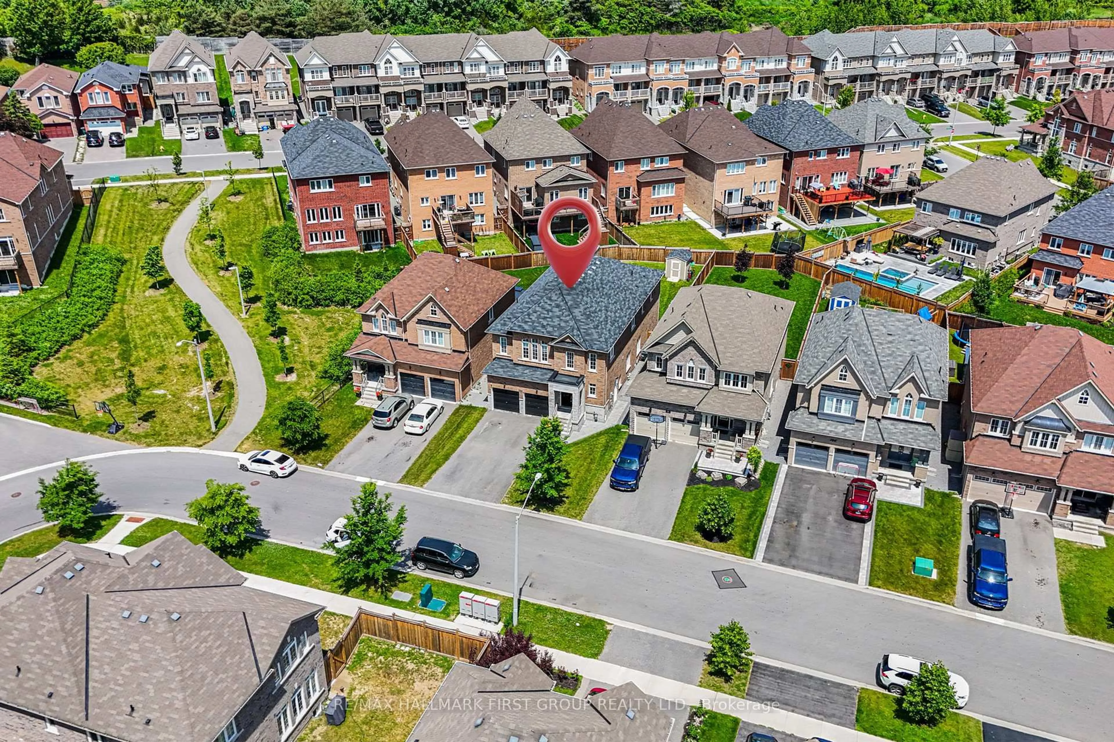 A pic from outside/outdoor area/front of a property/back of a property/a pic from drone, street for 154 Lyle Dr, Clarington Ontario L1C 4M6