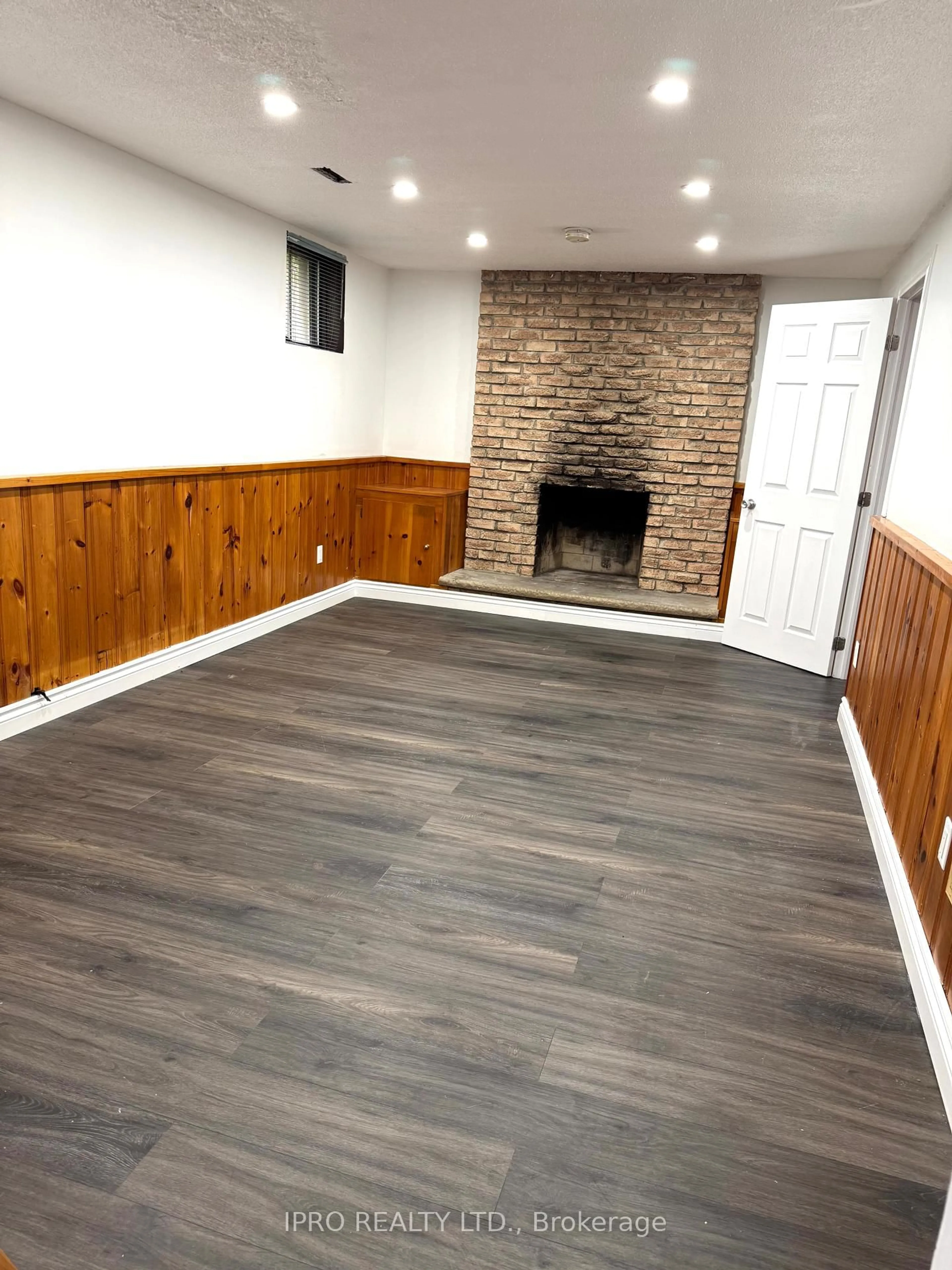 A pic of a room for 14 Pilkington Cres, Whitby Ontario L1N 6E9