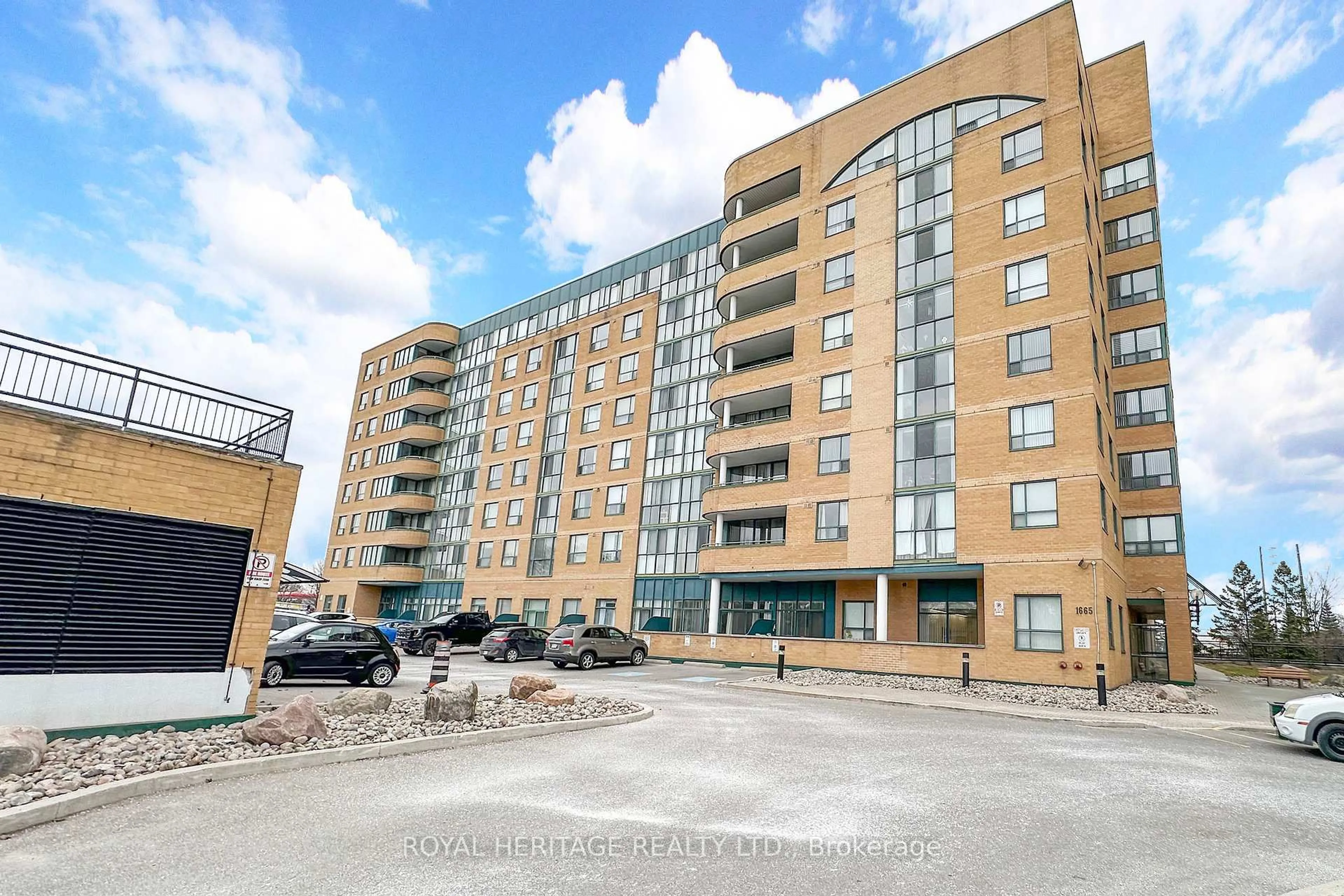 A pic from outside/outdoor area/front of a property/back of a property/a pic from drone, building for 1665 Pickering Pkwy #412, Pickering Ontario L1V 6L4