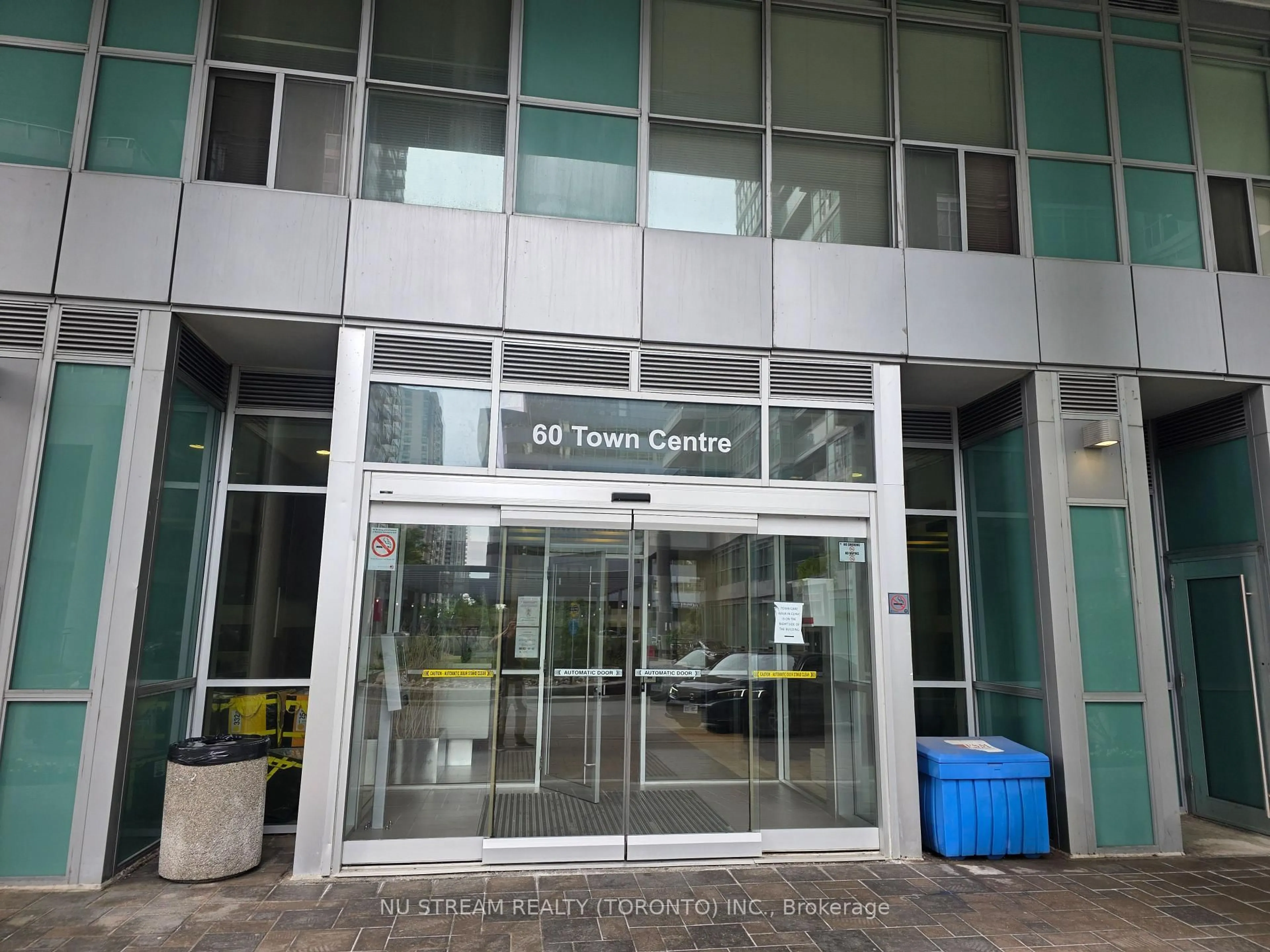 Indoor foyer for 60 Town Centre Crt #812, Toronto Ontario M1P 0B1
